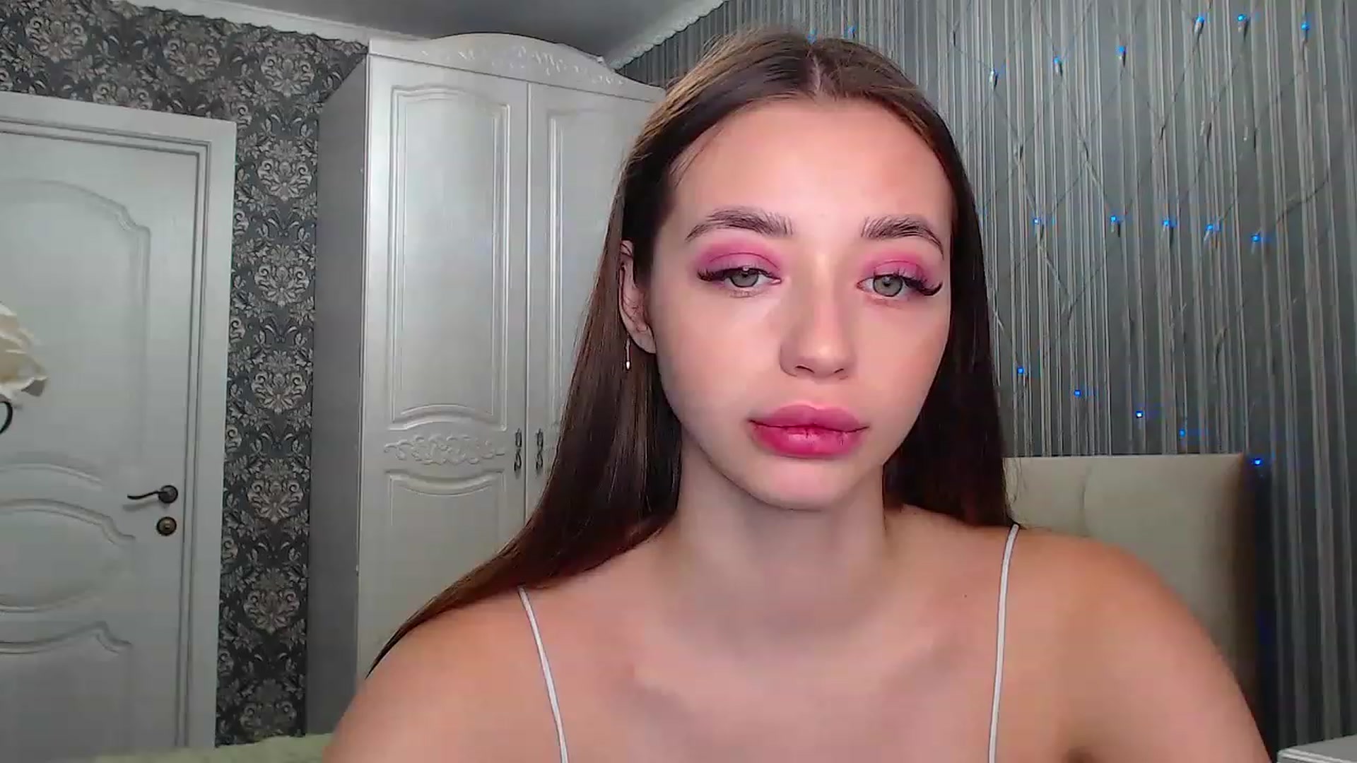 Gallery image thumbnail from EmeraldLilyyy's myfreecams stream on, 12/09/2022, 08:54 image 1 of 20