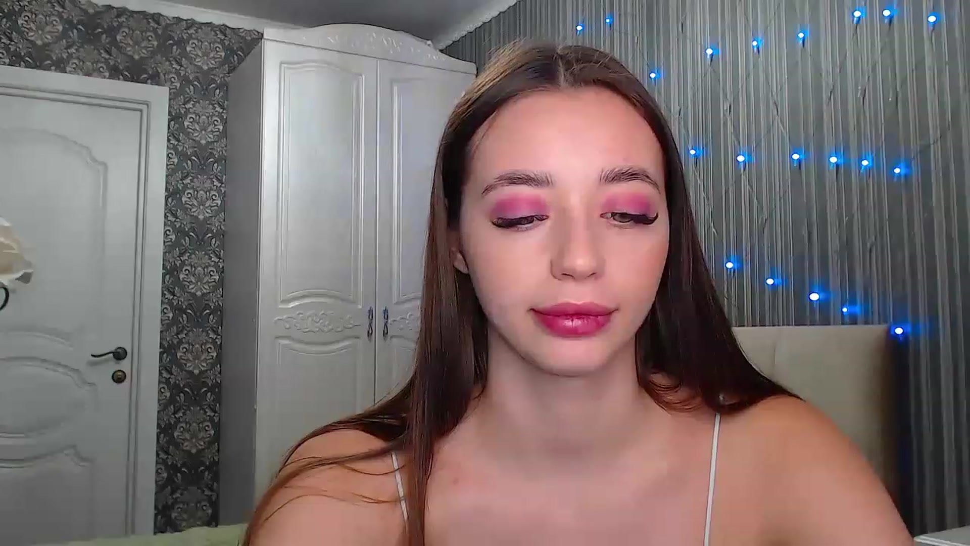 Gallery image thumbnail from EmeraldLilyyy's myfreecams stream on, 12/09/2022, 08:54 image 5 of 20