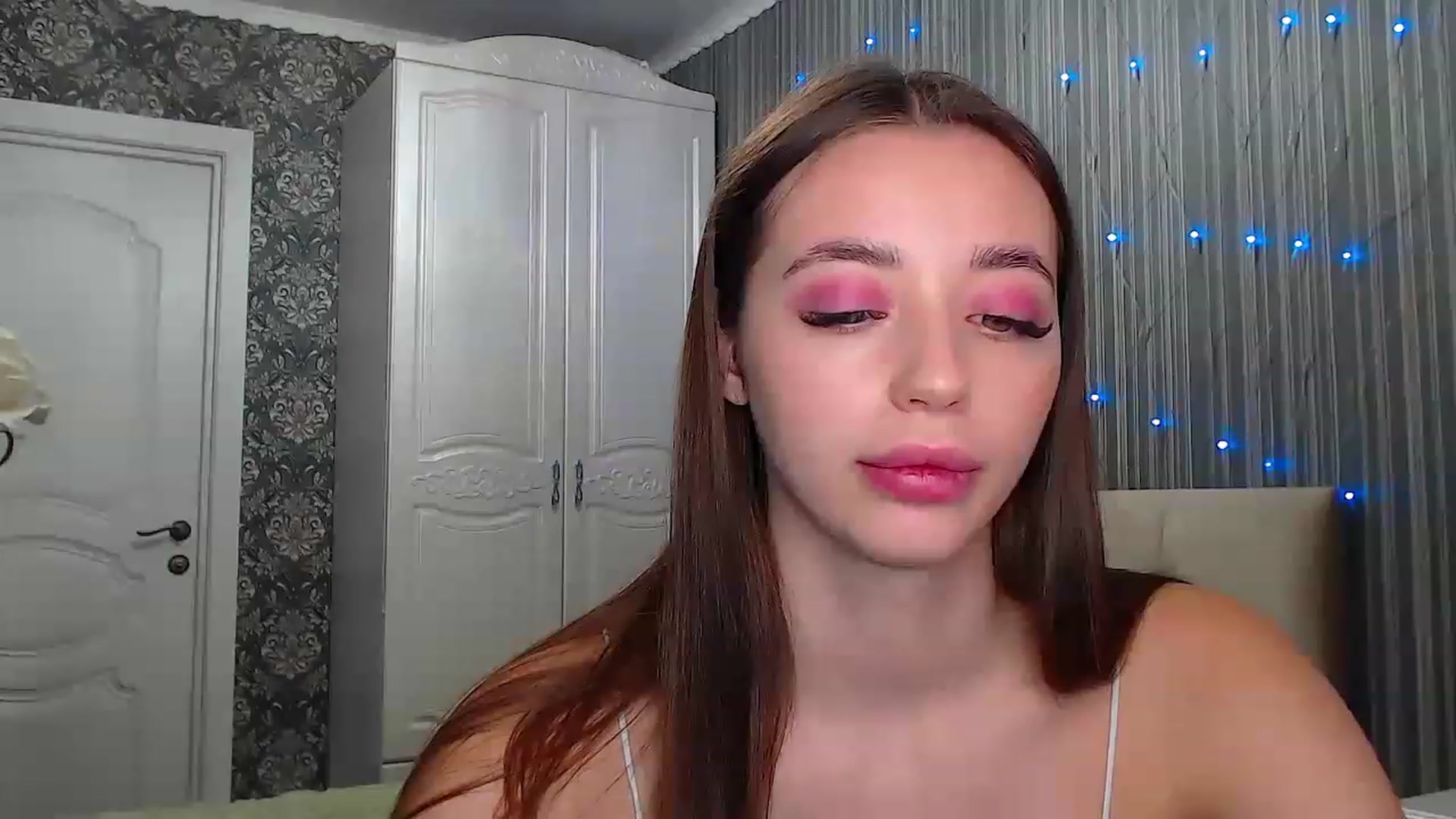Gallery image thumbnail from EmeraldLilyyy's myfreecams stream on, 12/09/2022, 08:54 image 3 of 20