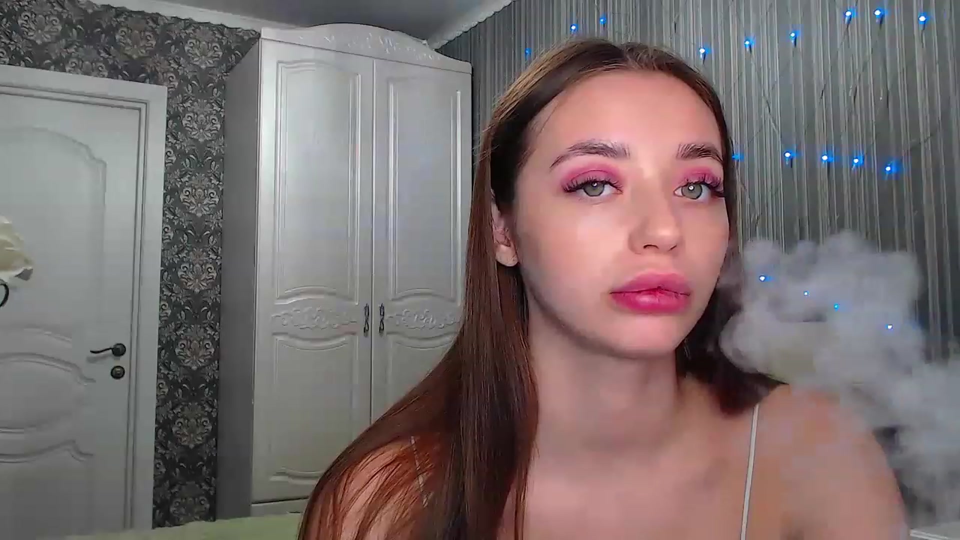 Gallery image thumbnail from EmeraldLilyyy's myfreecams stream on, 12/09/2022, 08:54 image 2 of 20