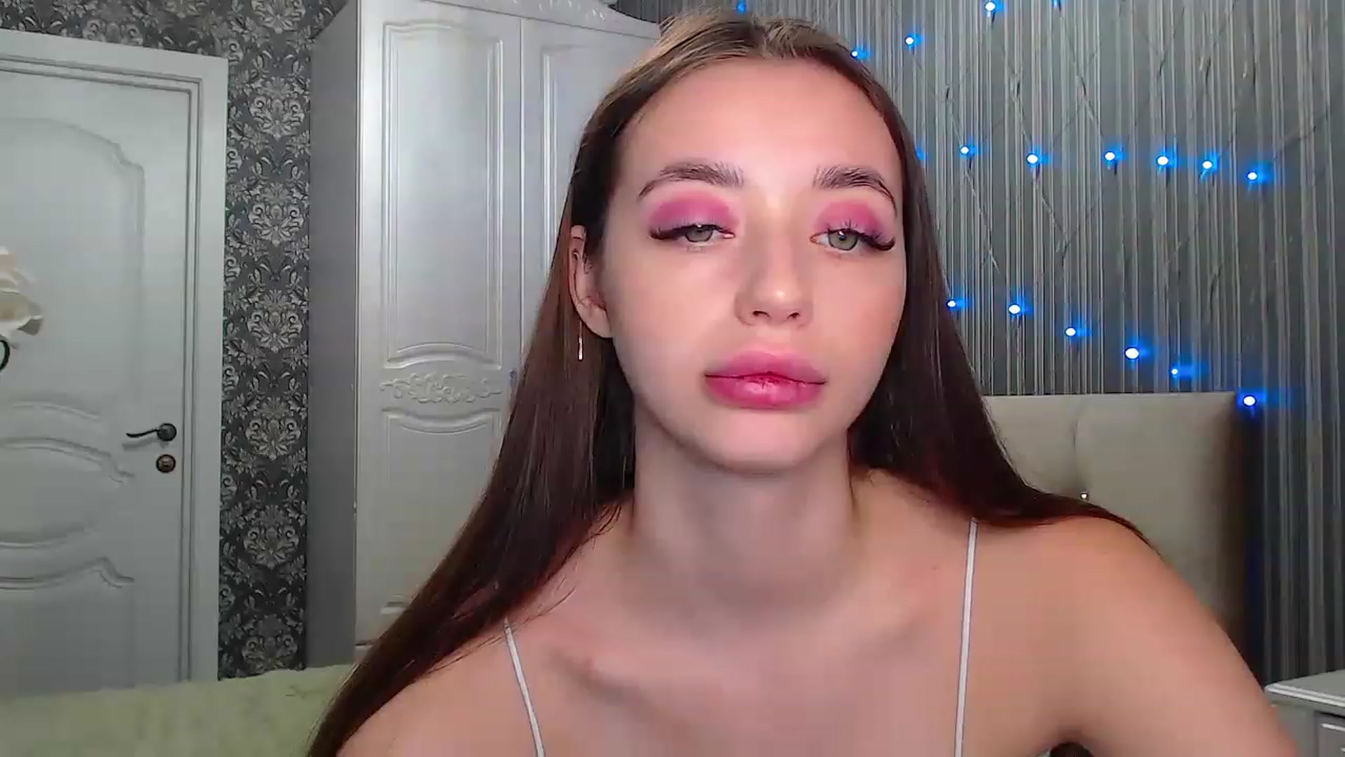 Gallery image thumbnail from EmeraldLilyyy's myfreecams stream on, 12/09/2022, 08:54 image 18 of 20