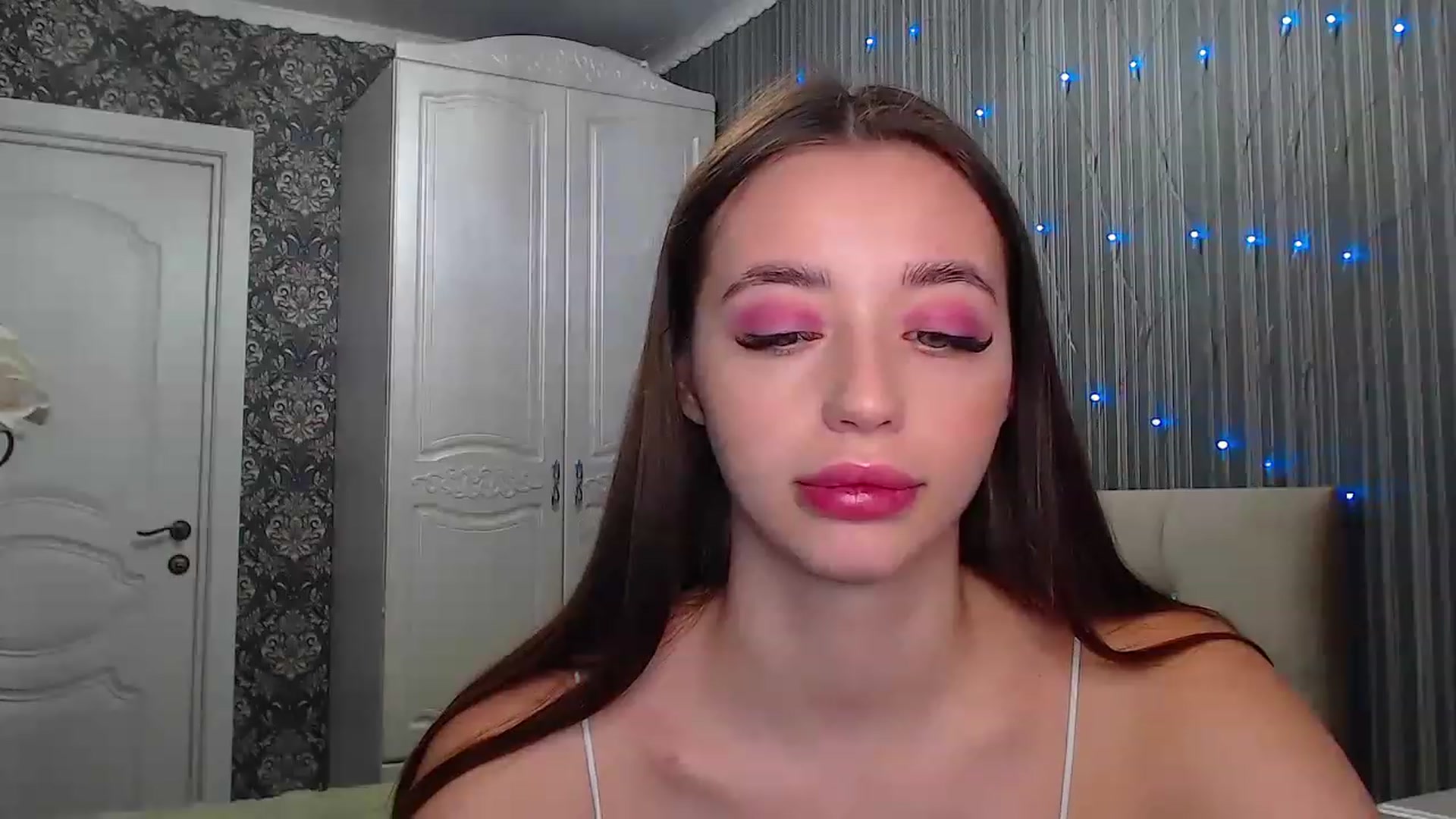 Gallery image thumbnail from EmeraldLilyyy's myfreecams stream on, 12/09/2022, 08:54 image 8 of 20