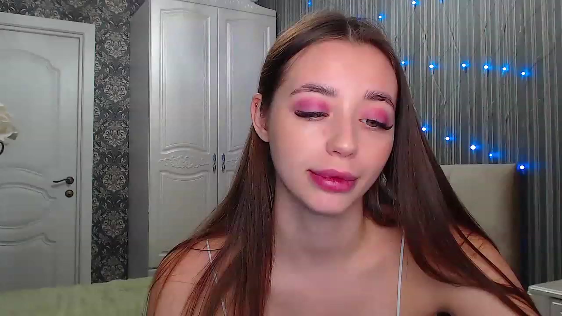 Gallery image thumbnail from EmeraldLilyyy's myfreecams stream on, 12/09/2022, 08:54 image 19 of 20