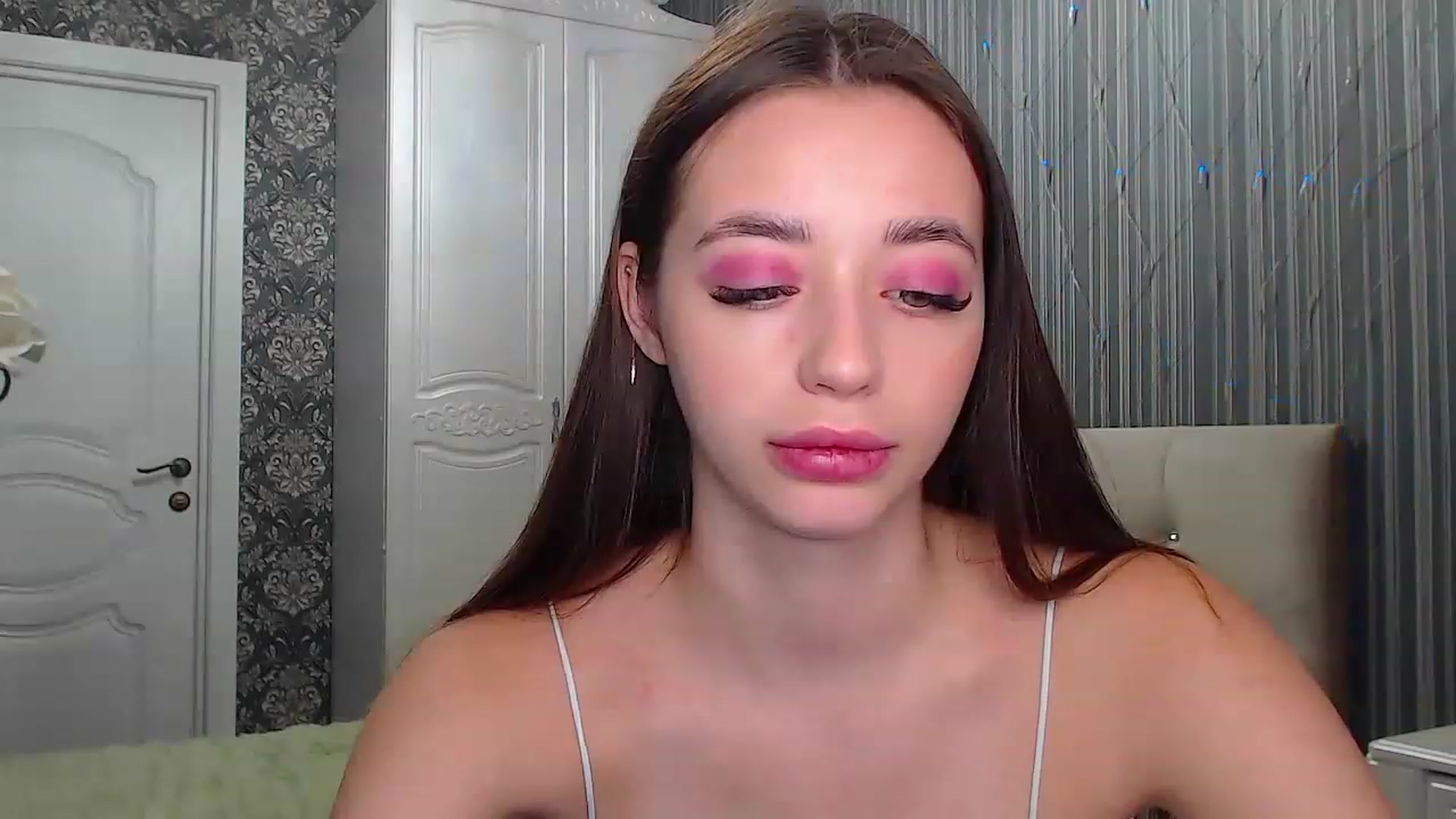 Gallery image thumbnail from EmeraldLilyyy's myfreecams stream on, 12/09/2022, 08:54 image 17 of 20