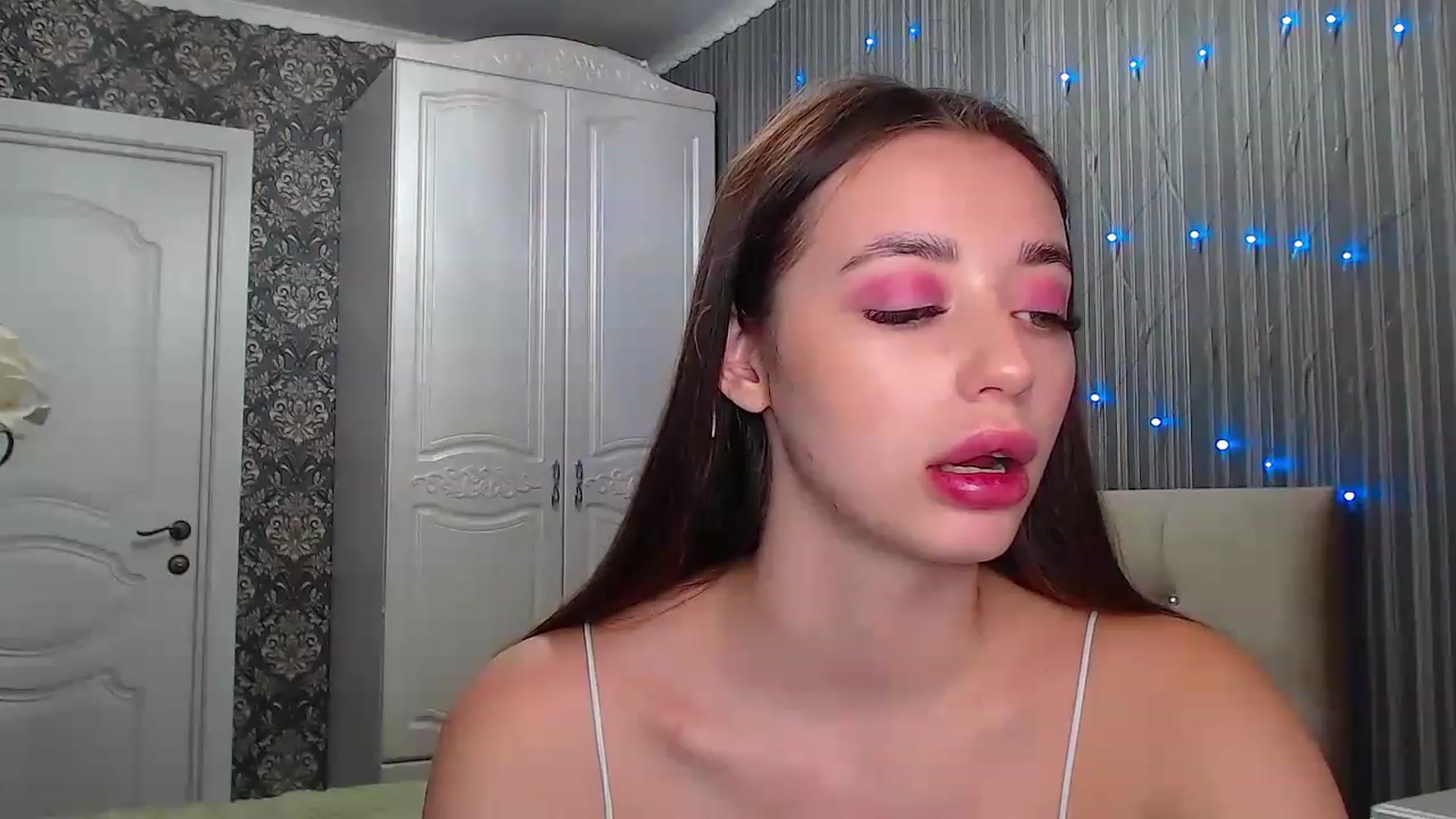 Gallery image thumbnail from EmeraldLilyyy's myfreecams stream on, 12/09/2022, 08:54 image 7 of 20