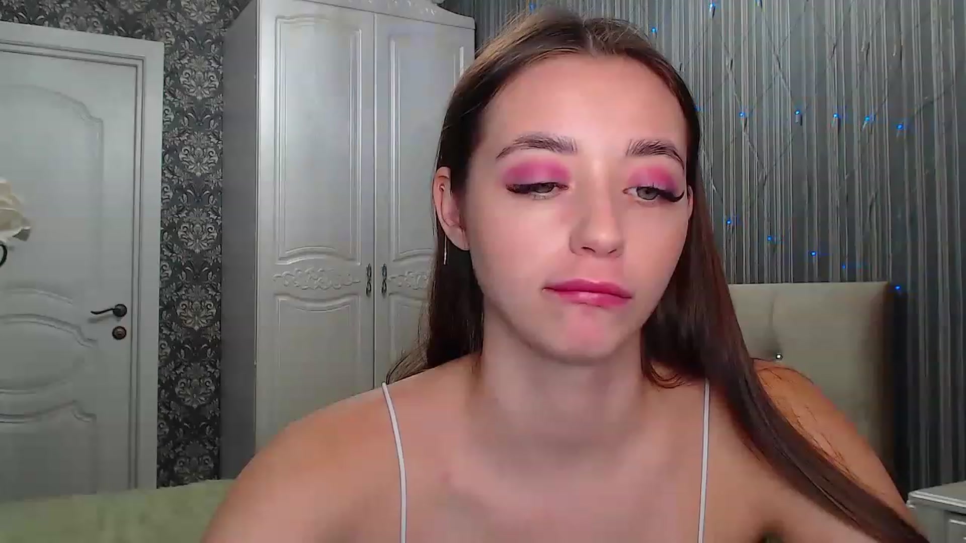 Gallery image thumbnail from EmeraldLilyyy's myfreecams stream on, 12/09/2022, 09:30 image 13 of 20