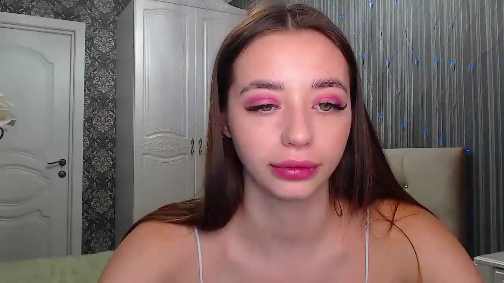 Gallery image thumbnail from EmeraldLilyyy's myfreecams stream on, 12/09/2022, 09:30 image 20 of 20