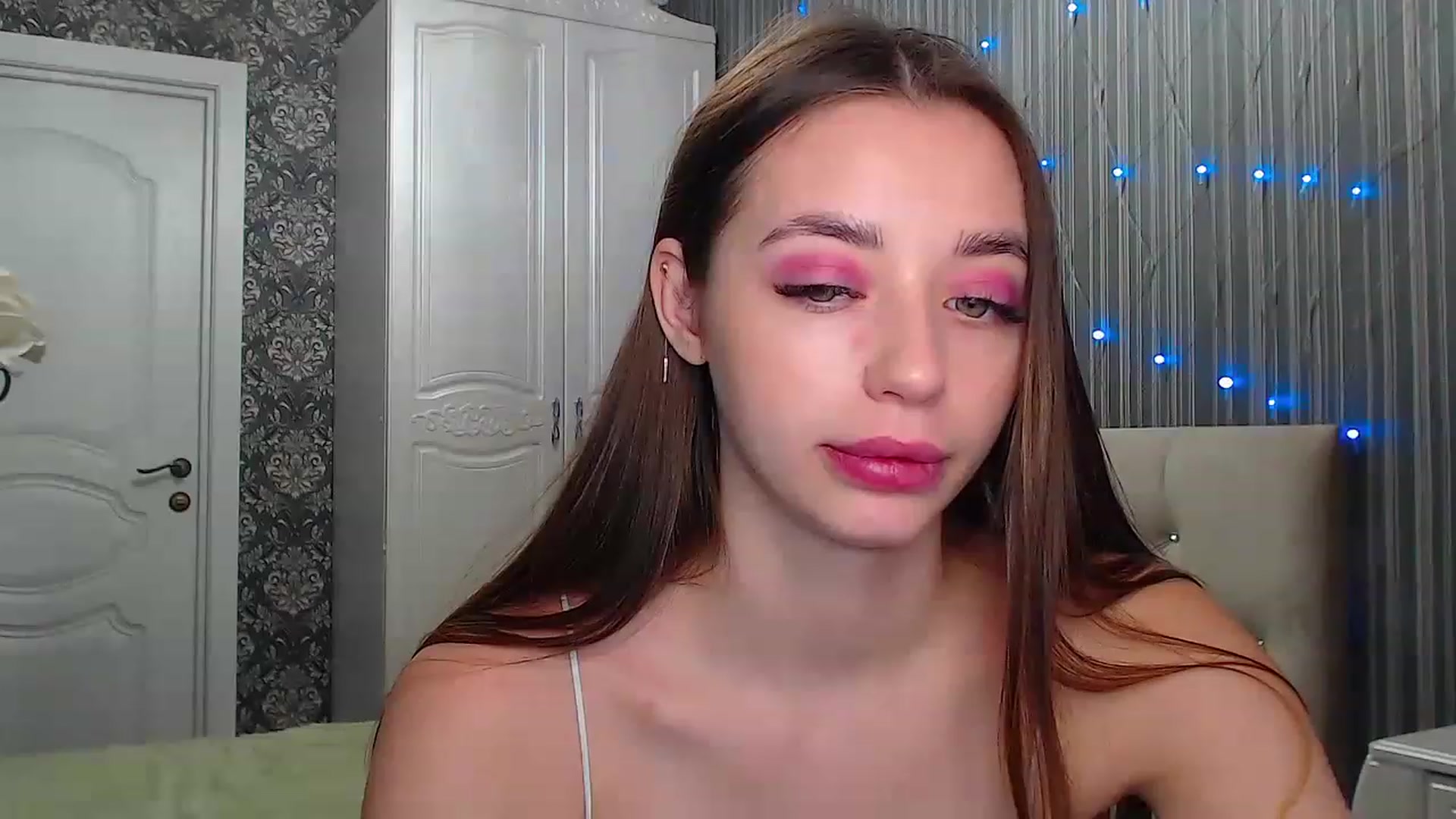 Gallery image thumbnail from EmeraldLilyyy's myfreecams stream on, 12/09/2022, 09:30 image 1 of 20