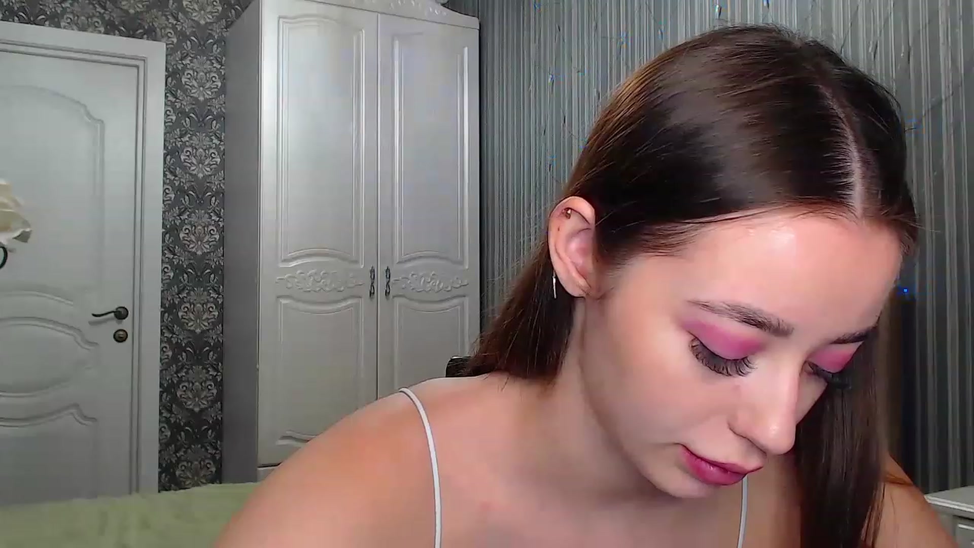 Gallery image thumbnail from EmeraldLilyyy's myfreecams stream on, 12/09/2022, 09:30 image 10 of 20