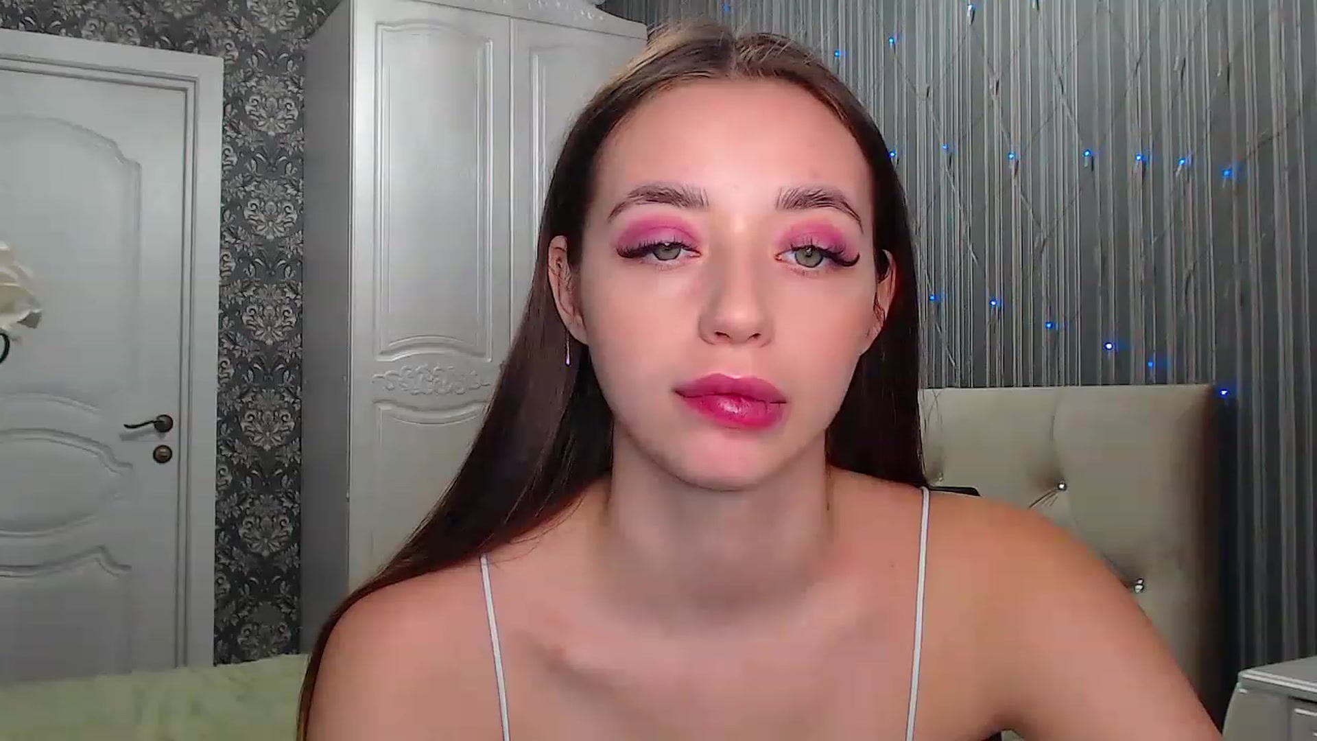 Gallery image thumbnail from EmeraldLilyyy's myfreecams stream on, 12/09/2022, 09:30 image 3 of 20