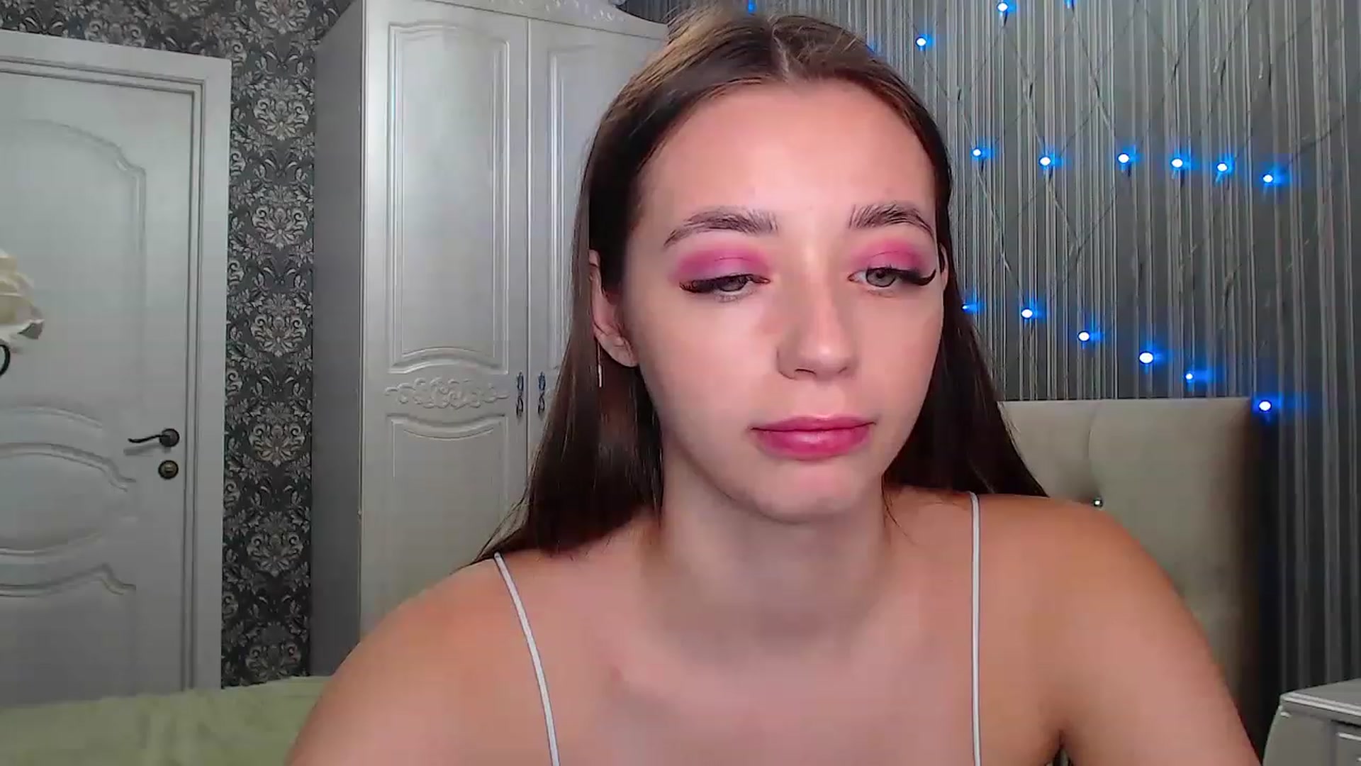 Gallery image thumbnail from EmeraldLilyyy's myfreecams stream on, 12/09/2022, 09:30 image 15 of 20