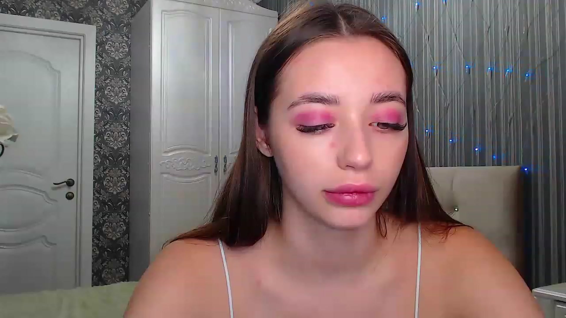 Gallery image thumbnail from EmeraldLilyyy's myfreecams stream on, 12/09/2022, 09:30 image 18 of 20
