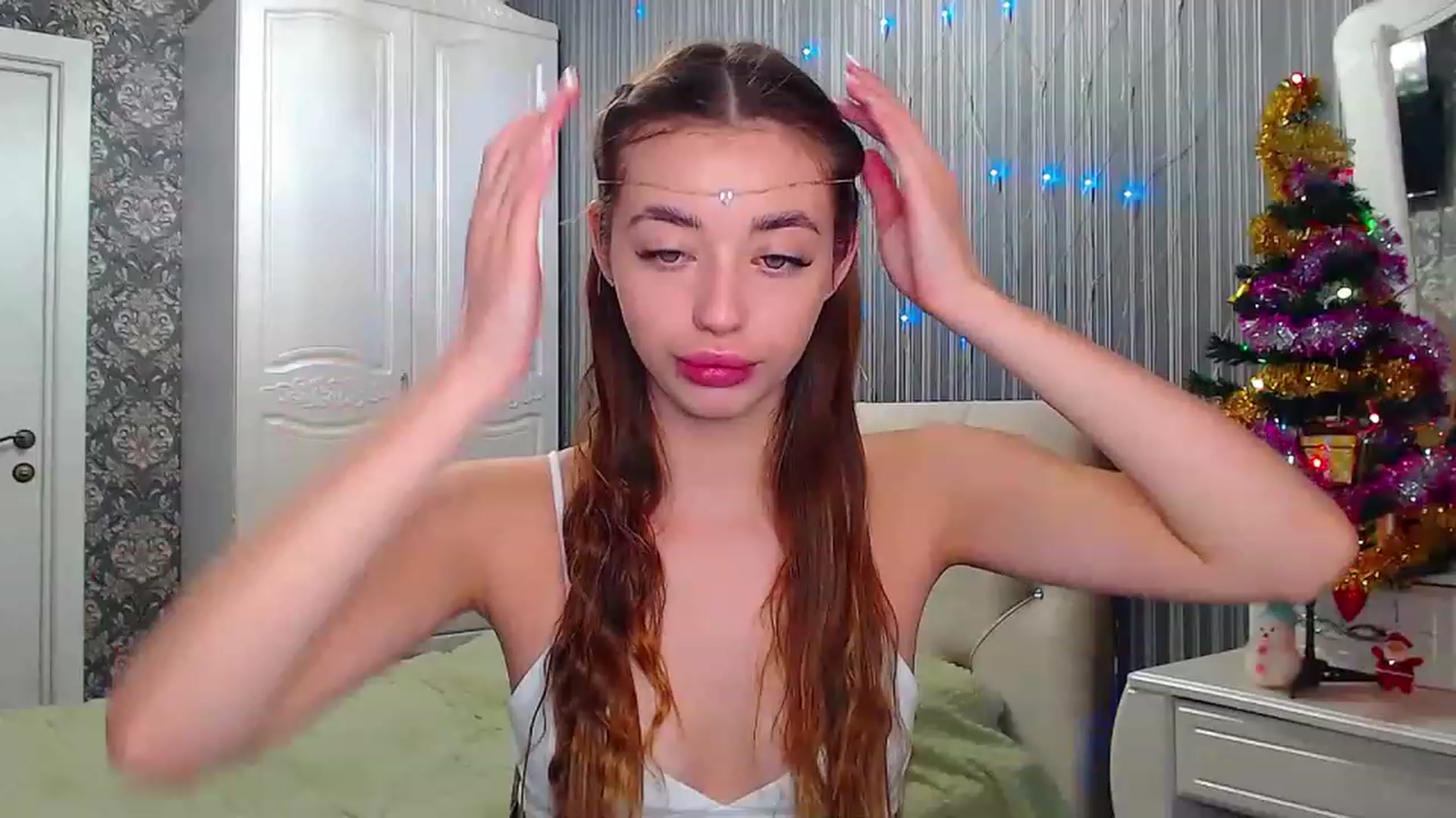 Gallery image thumbnail from EmeraldLilyyy's myfreecams stream on, 12/19/2022, 06:49 image 2 of 20
