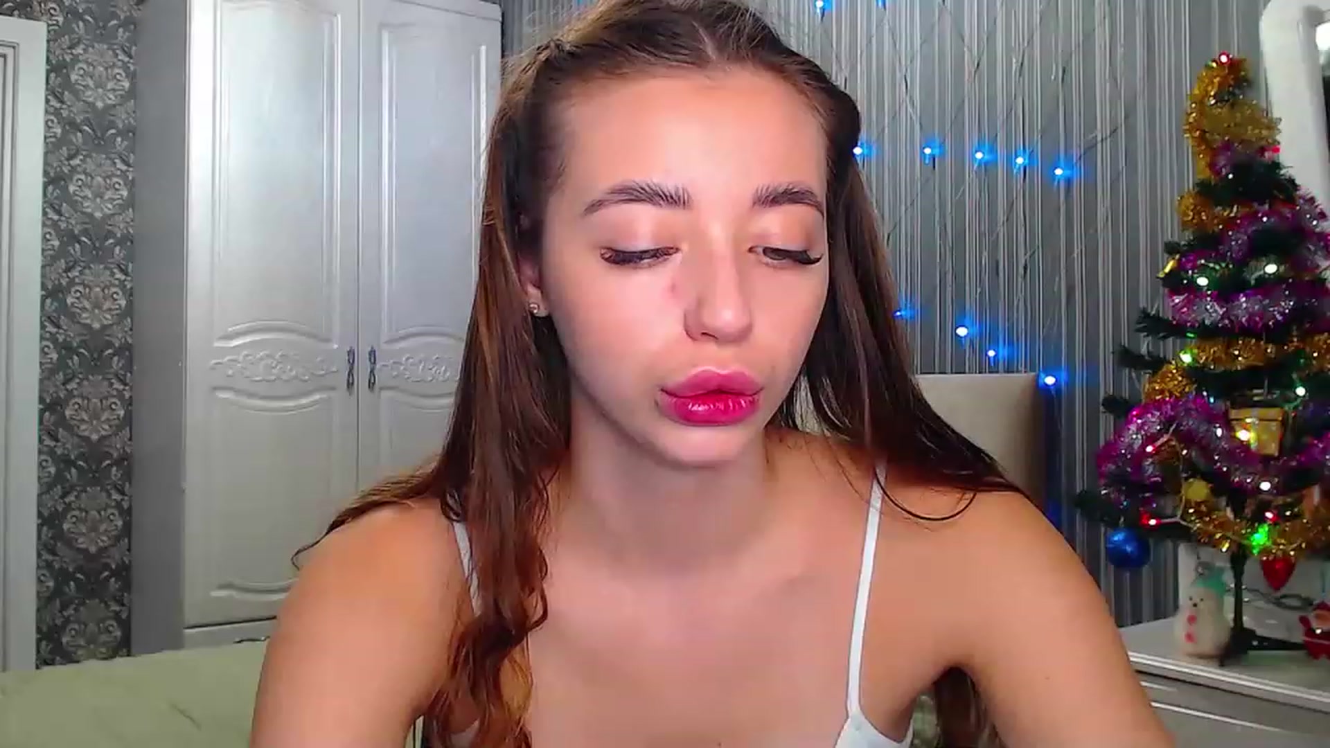 Gallery image thumbnail from EmeraldLilyyy's myfreecams stream on, 12/19/2022, 06:49 image 20 of 20