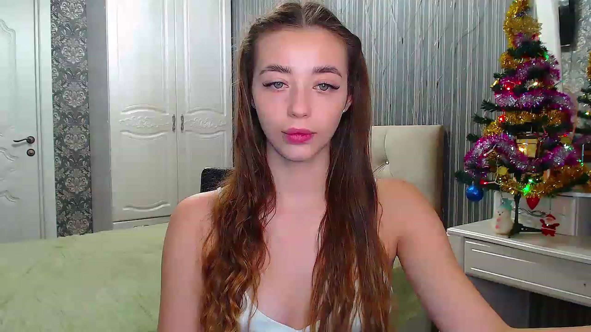 Gallery image thumbnail from EmeraldLilyyy's myfreecams stream on, 12/19/2022, 10:05 image 17 of 20
