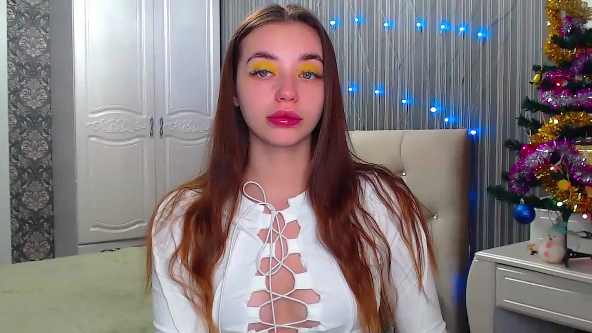 Gallery image thumbnail from EmeraldLilyyy's myfreecams stream on, 12/20/2022, 07:15 image 4 of 20