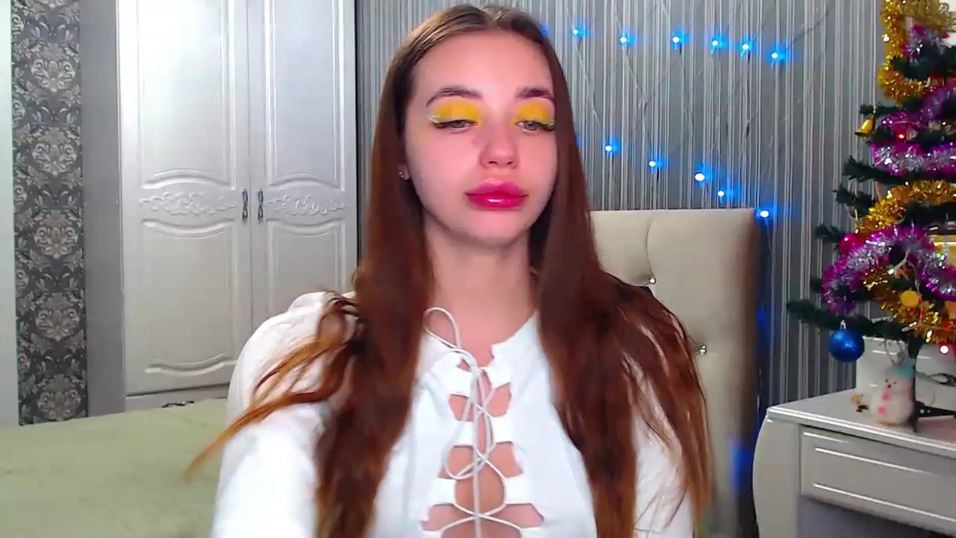 Gallery image thumbnail from EmeraldLilyyy's myfreecams stream on, 12/20/2022, 07:15 image 12 of 20