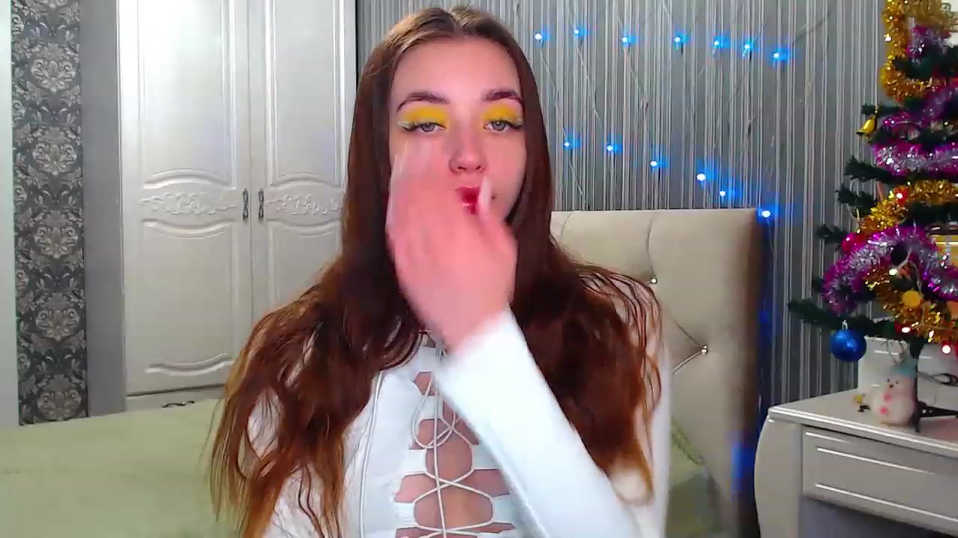 Gallery image thumbnail from EmeraldLilyyy's myfreecams stream on, 12/20/2022, 07:15 image 7 of 20