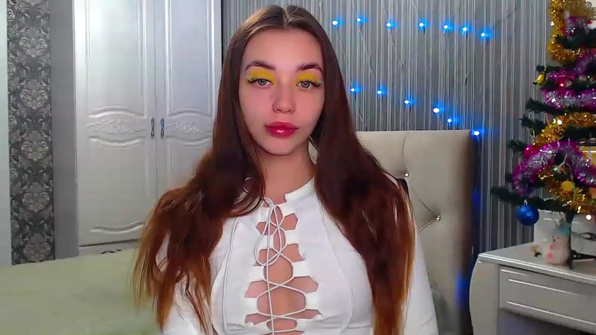 Gallery image thumbnail from EmeraldLilyyy's myfreecams stream on, 12/20/2022, 07:15 image 6 of 20