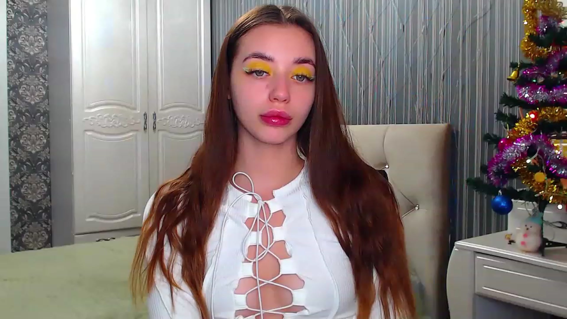 Gallery image thumbnail from EmeraldLilyyy's myfreecams stream on, 12/20/2022, 07:15 image 8 of 20