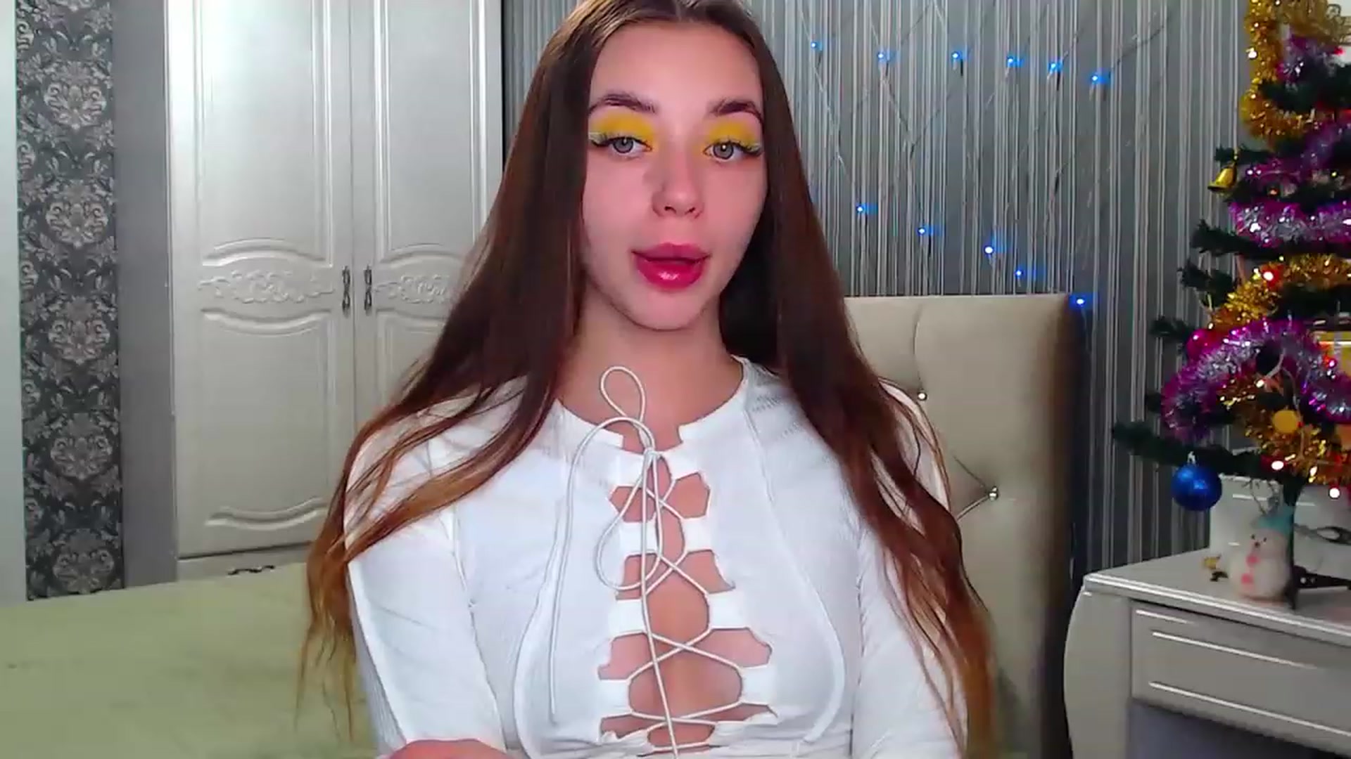 Gallery image thumbnail from EmeraldLilyyy's myfreecams stream on, 12/20/2022, 07:15 image 17 of 20