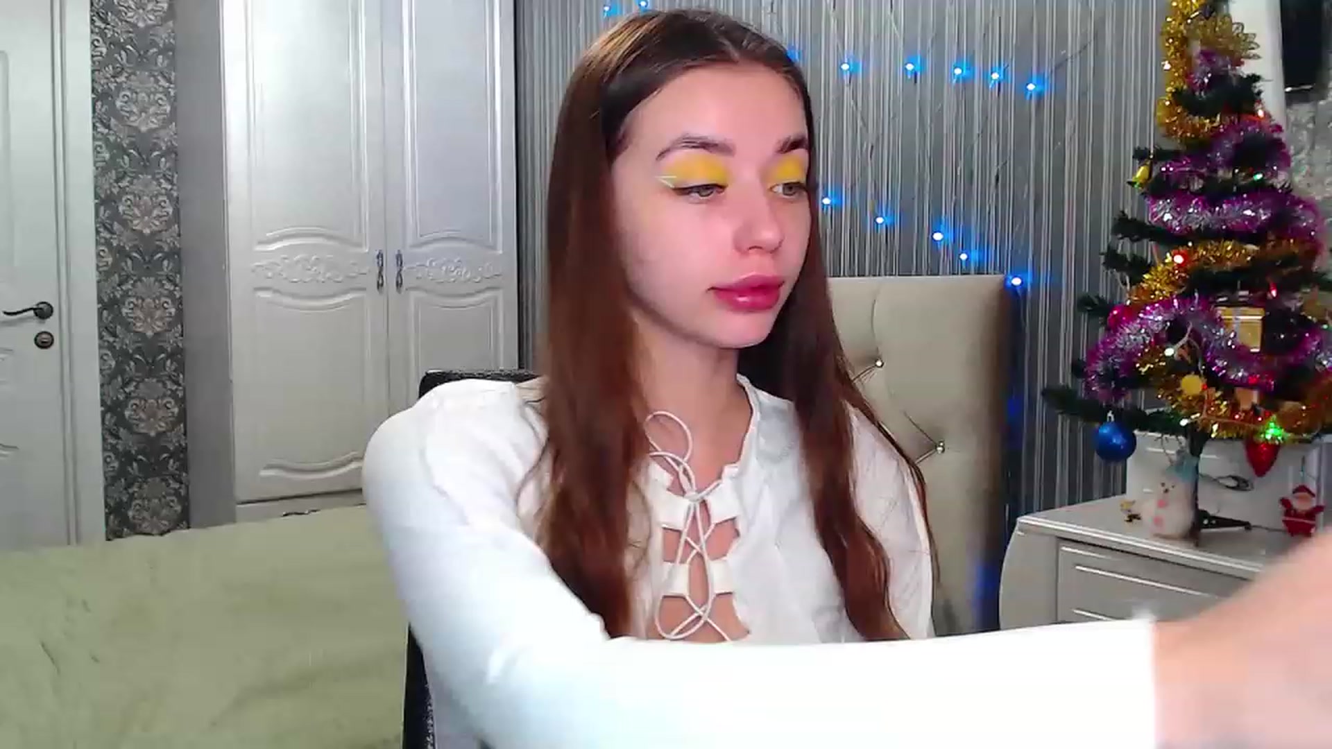 Gallery image thumbnail from EmeraldLilyyy's myfreecams stream on, 12/20/2022, 07:54 image 16 of 20
