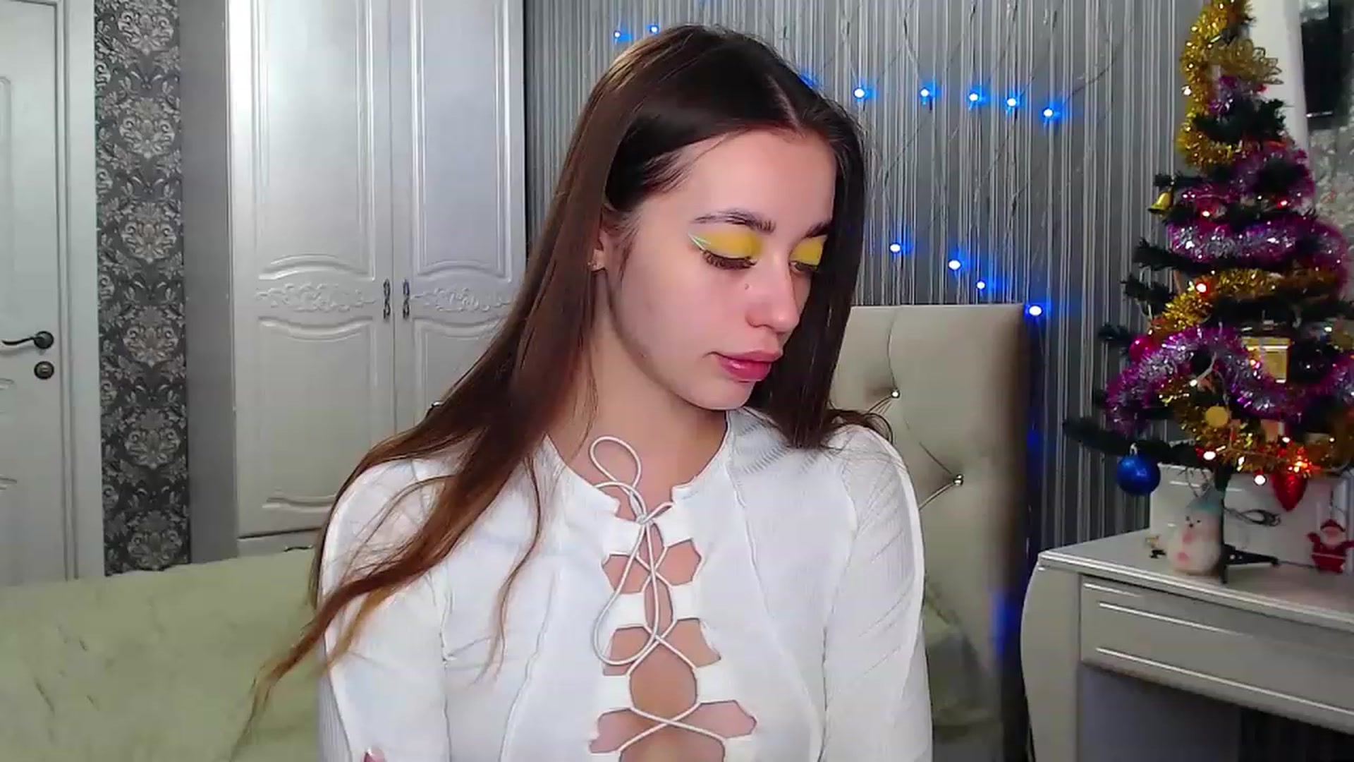 Gallery image thumbnail from EmeraldLilyyy's myfreecams stream on, 12/20/2022, 07:54 image 1 of 20