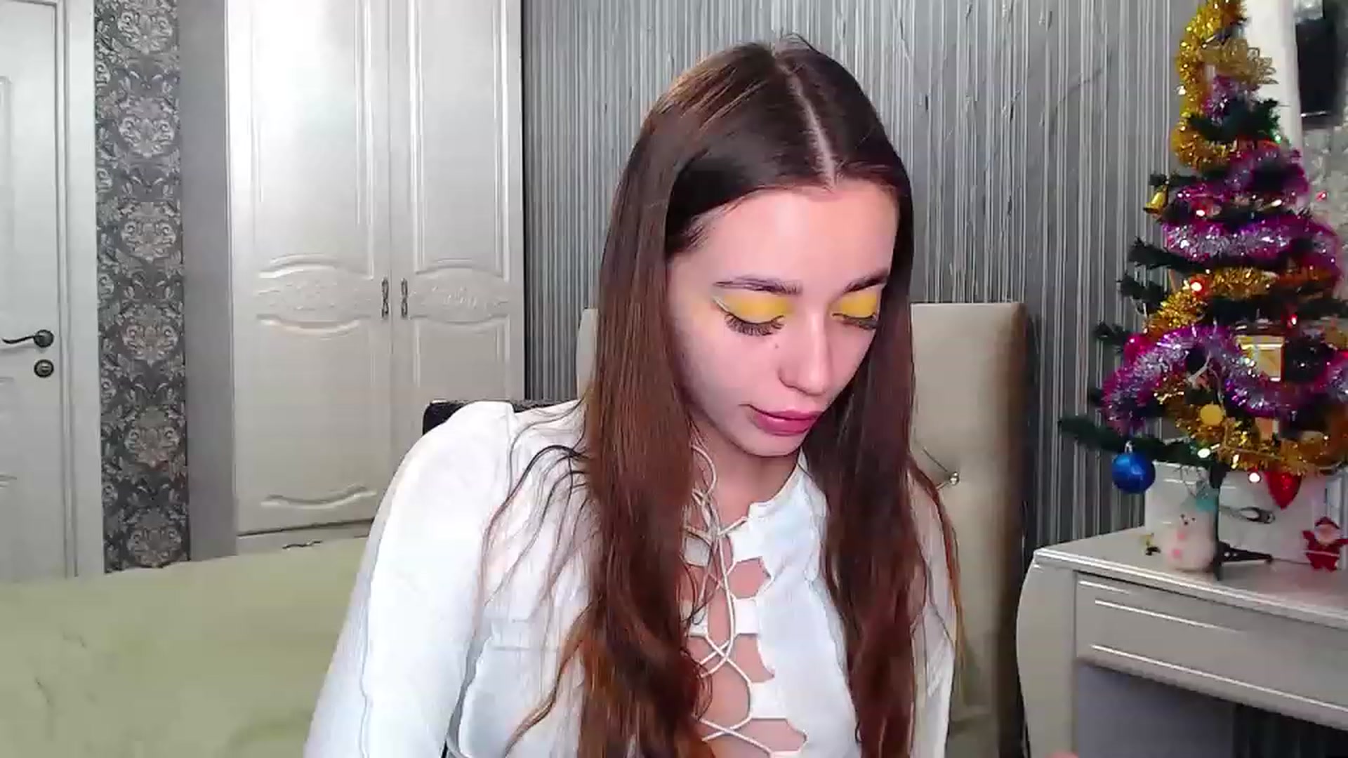 Gallery image thumbnail from EmeraldLilyyy's myfreecams stream on, 12/20/2022, 07:54 image 15 of 20