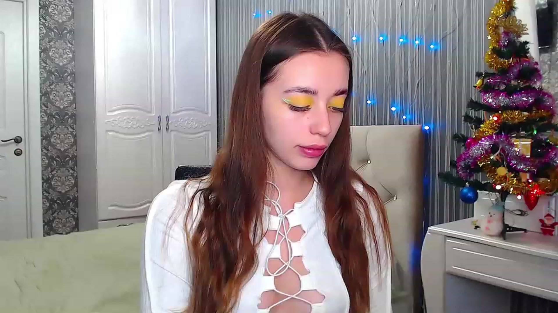 Gallery image thumbnail from EmeraldLilyyy's myfreecams stream on, 12/20/2022, 07:54 image 12 of 20