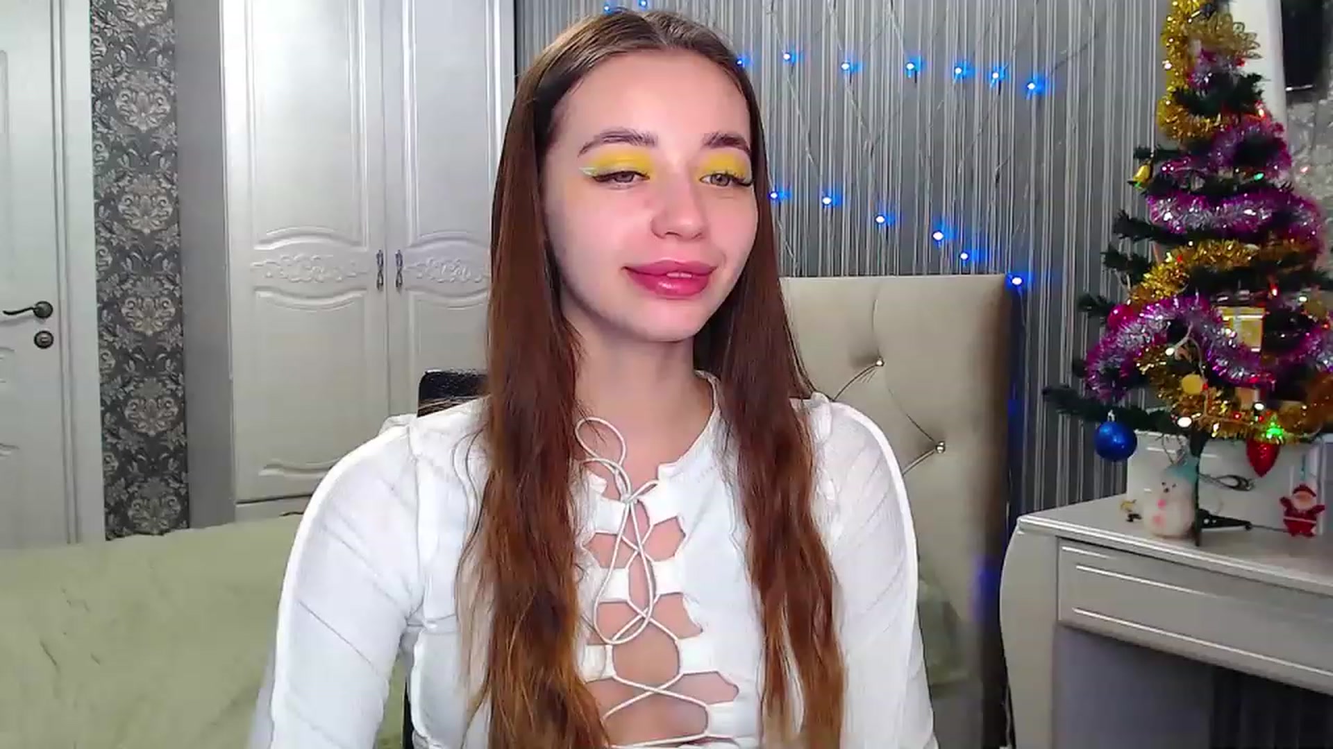 Gallery image thumbnail from EmeraldLilyyy's myfreecams stream on, 12/20/2022, 07:54 image 19 of 20