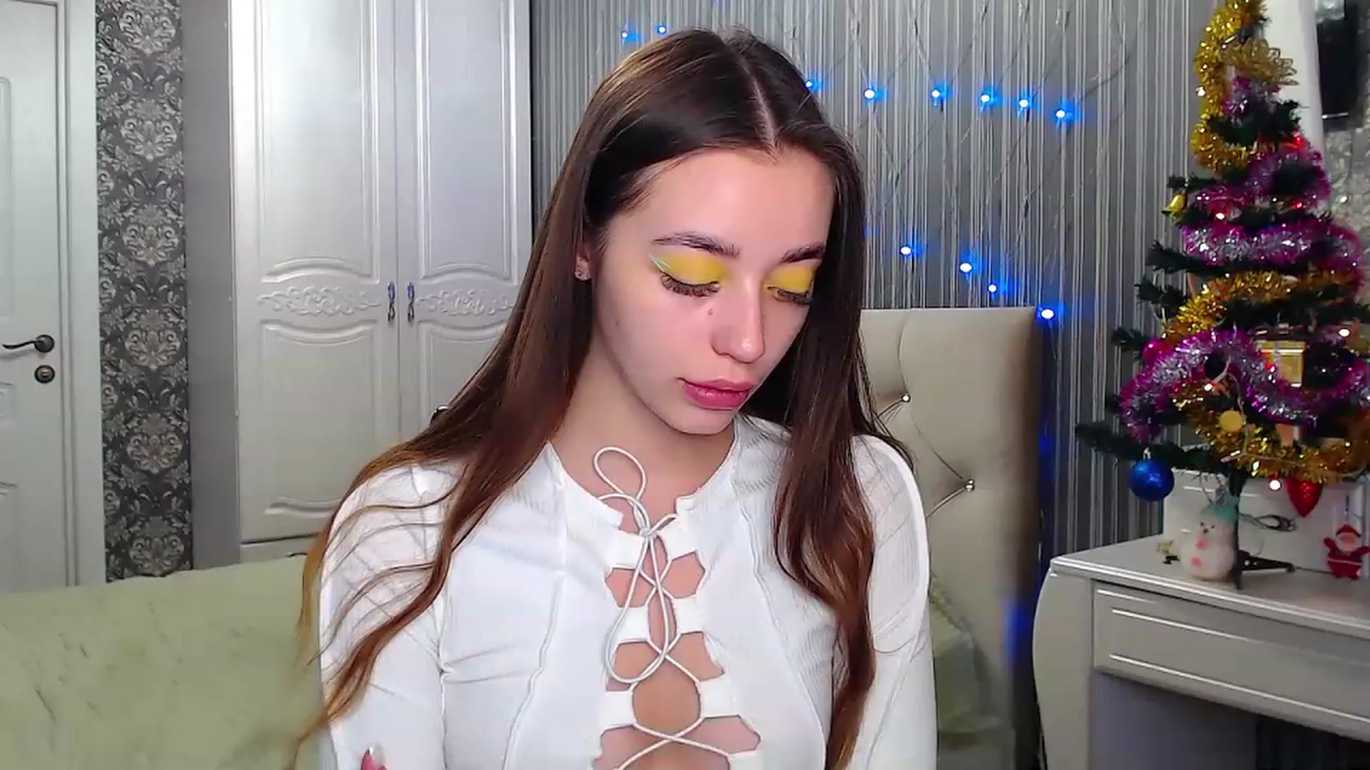 Gallery image thumbnail from EmeraldLilyyy's myfreecams stream on, 12/20/2022, 07:54 image 3 of 20