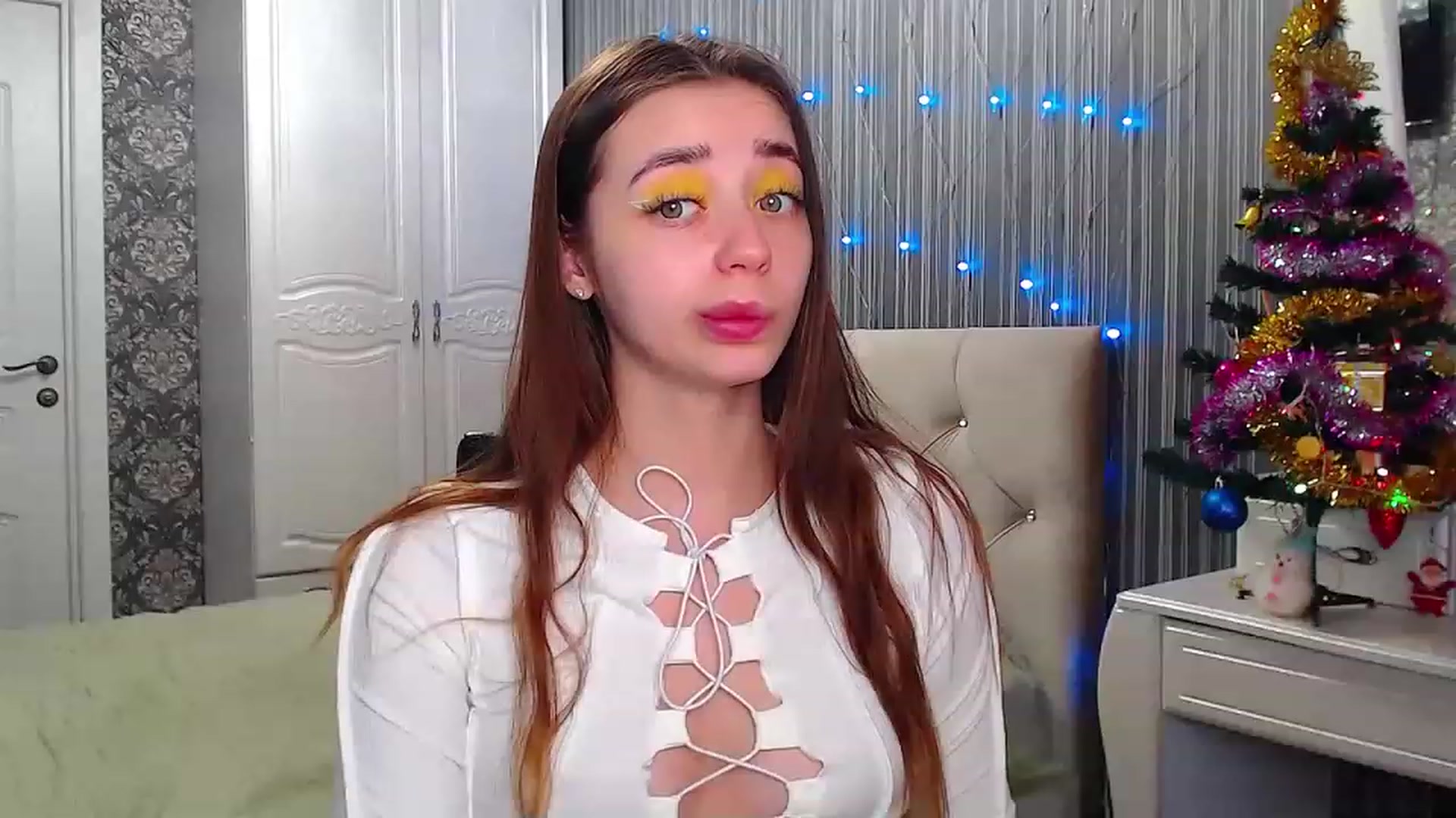 Gallery image thumbnail from EmeraldLilyyy's myfreecams stream on, 12/20/2022, 07:54 image 7 of 20