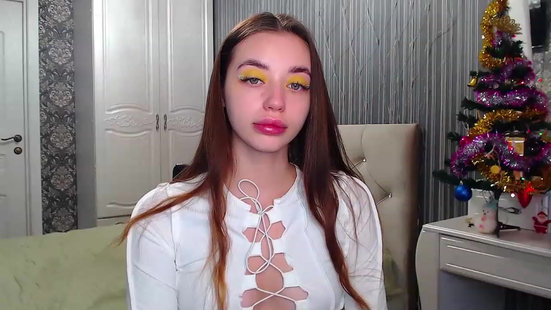 Gallery image thumbnail from EmeraldLilyyy's myfreecams stream on, 12/20/2022, 07:54 image 9 of 20