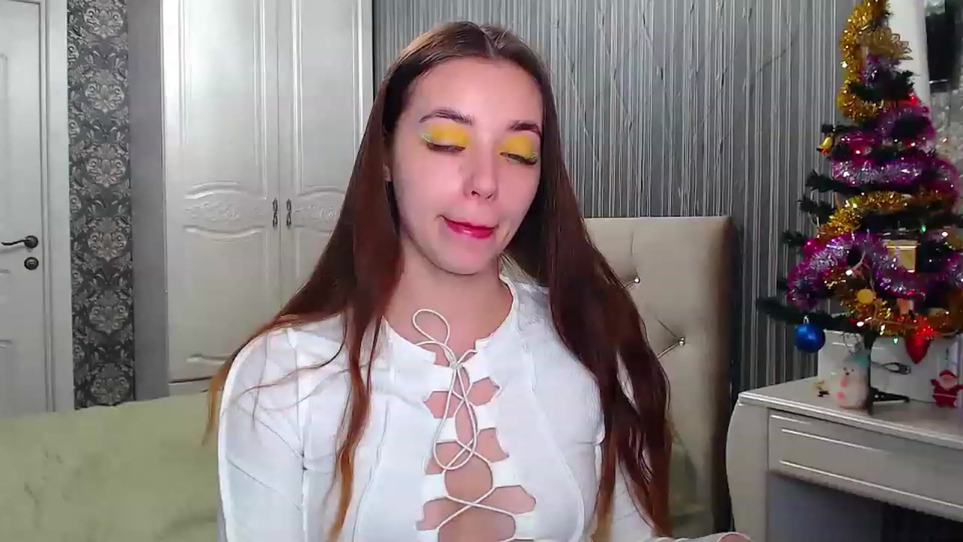 Gallery image thumbnail from EmeraldLilyyy's myfreecams stream on, 12/20/2022, 07:54 image 4 of 20