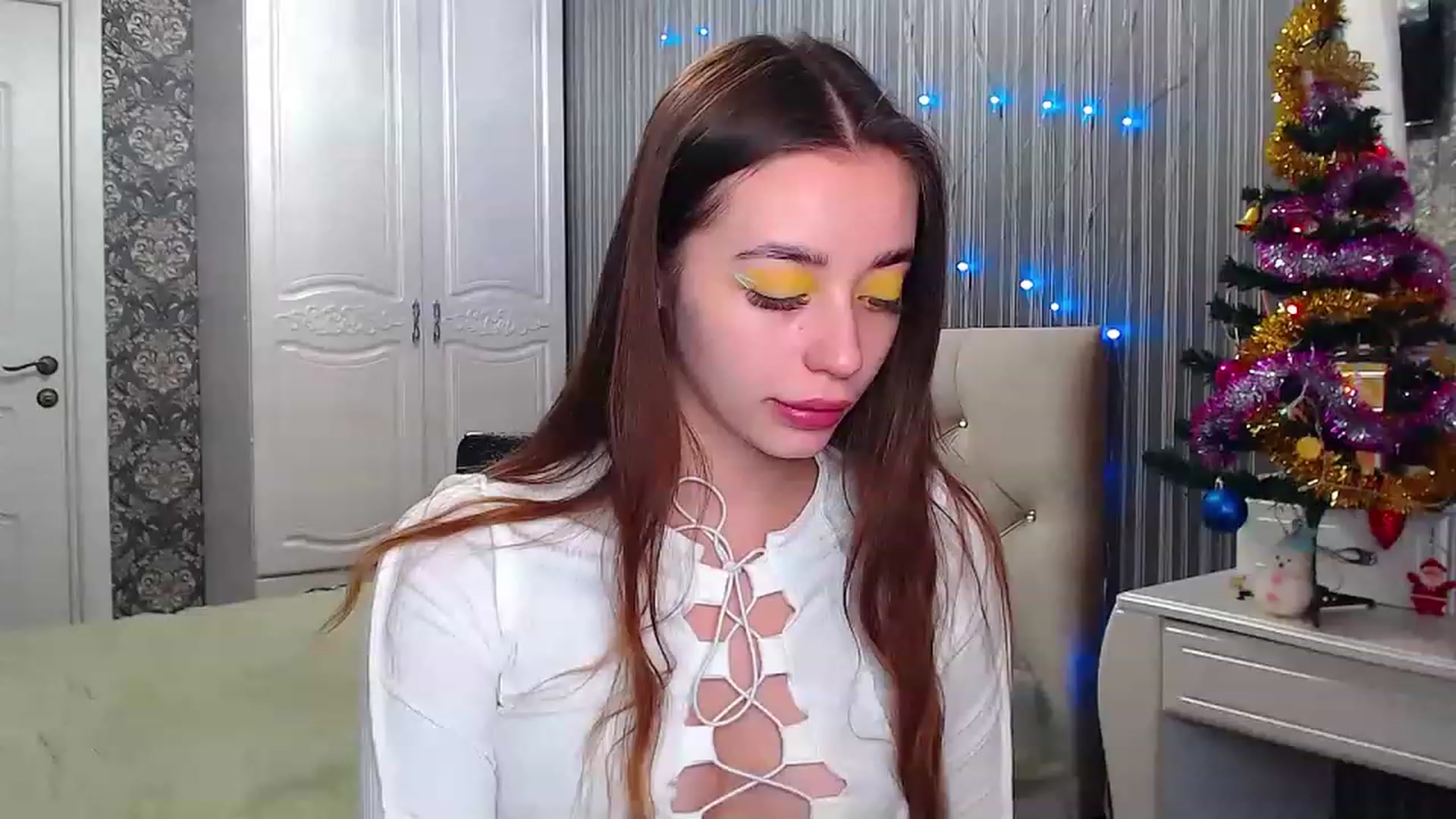 Gallery image thumbnail from EmeraldLilyyy's myfreecams stream on, 12/20/2022, 07:54 image 8 of 20