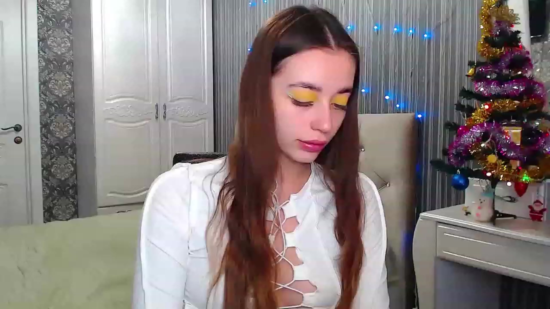 Gallery image thumbnail from EmeraldLilyyy's myfreecams stream on, 12/20/2022, 07:54 image 18 of 20