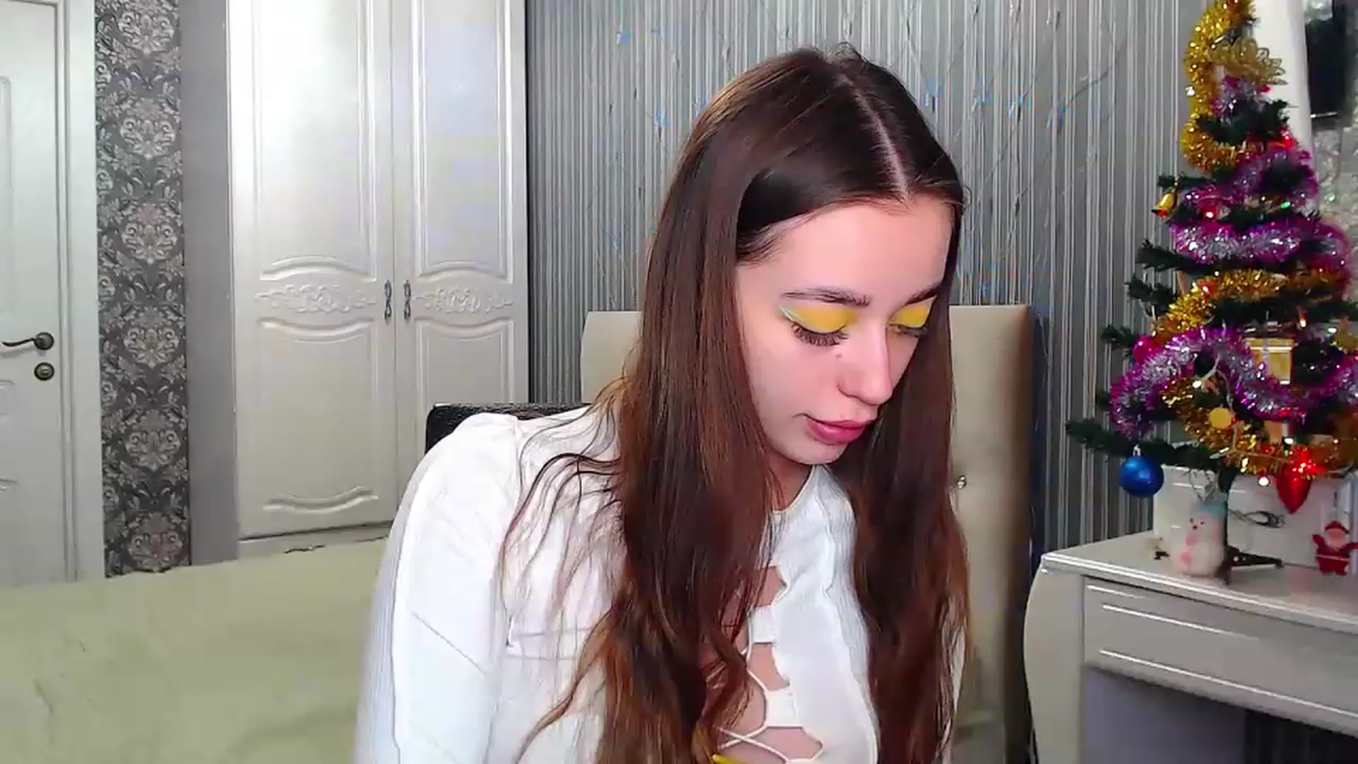 Gallery image thumbnail from EmeraldLilyyy's myfreecams stream on, 12/20/2022, 07:54 image 14 of 20