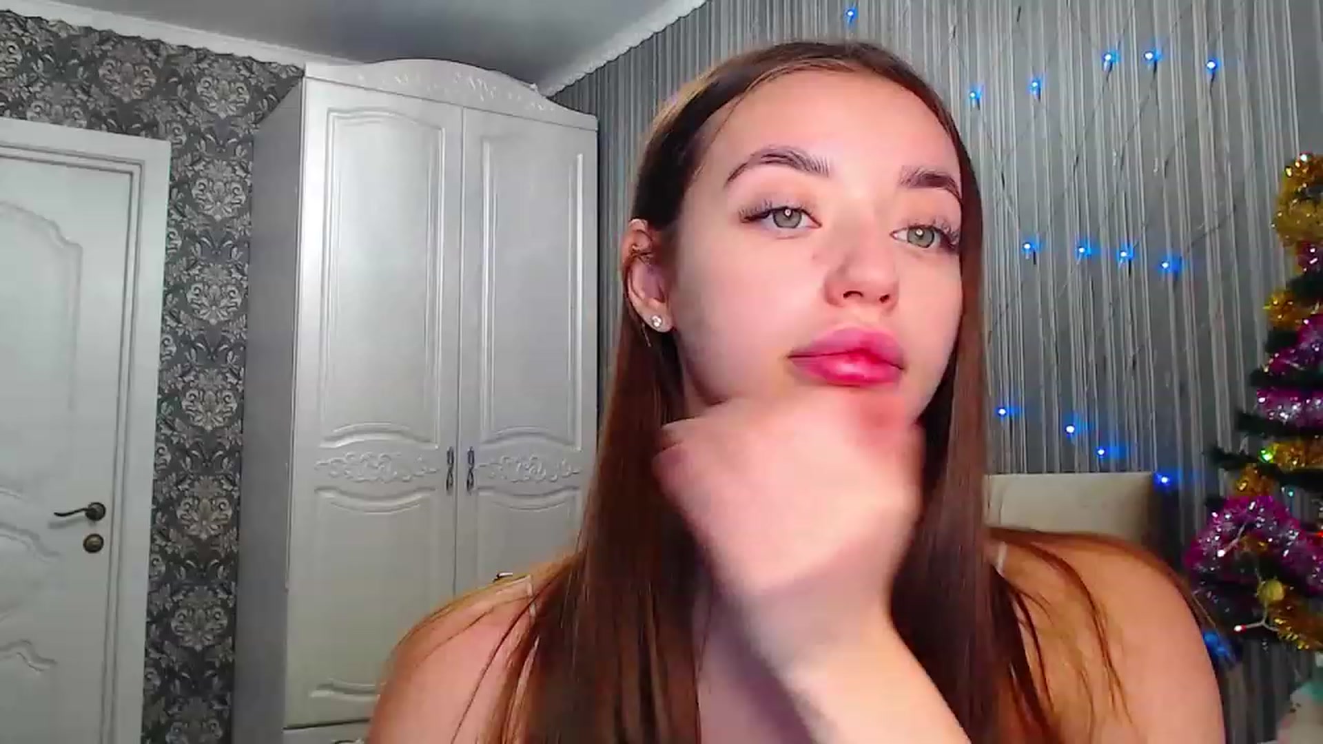 Gallery image thumbnail from EmeraldLilyyy's myfreecams stream on, 12/21/2022, 09:01 image 3 of 20