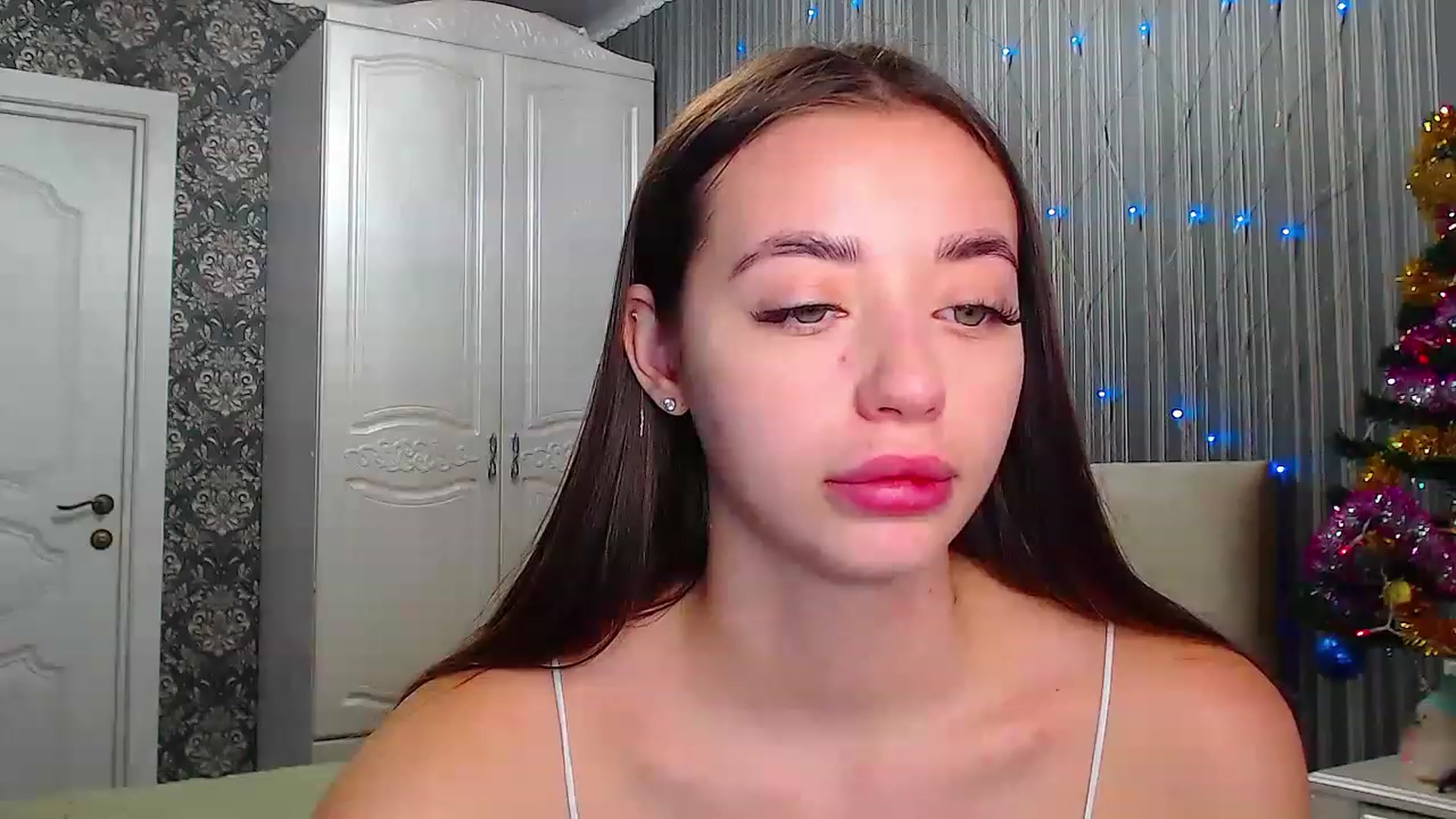 Gallery image thumbnail from EmeraldLilyyy's myfreecams stream on, 12/21/2022, 09:01 image 5 of 20