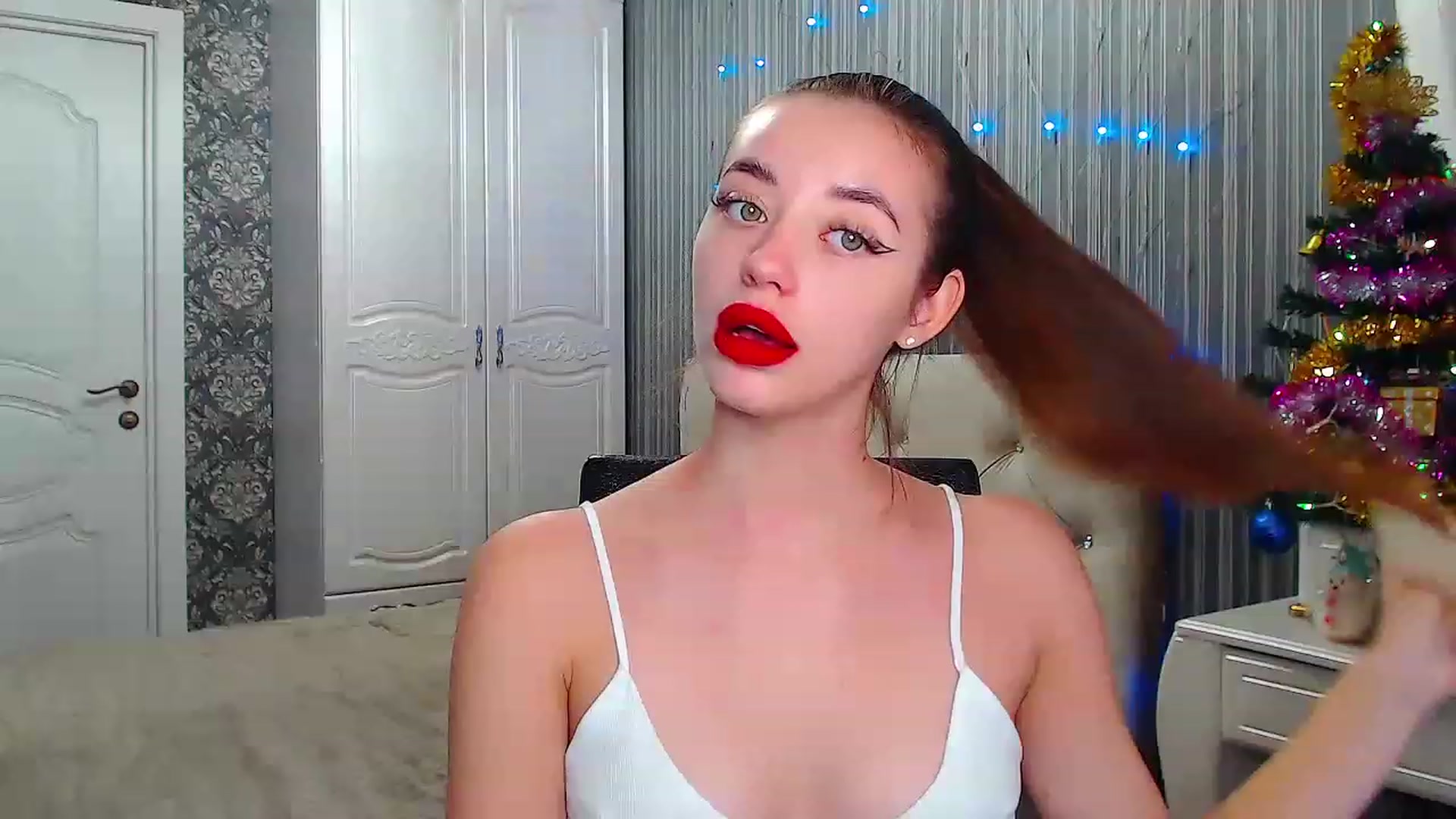 Gallery image thumbnail from EmeraldLilyyy's myfreecams stream on, 12/22/2022, 09:17 image 15 of 20
