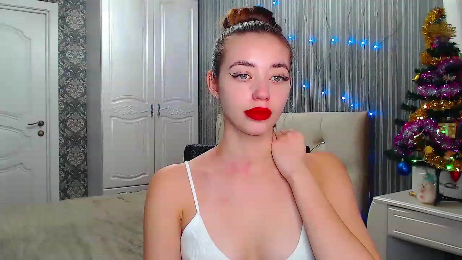 Gallery image thumbnail from EmeraldLilyyy's myfreecams stream on, 12/22/2022, 09:17 image 1 of 20