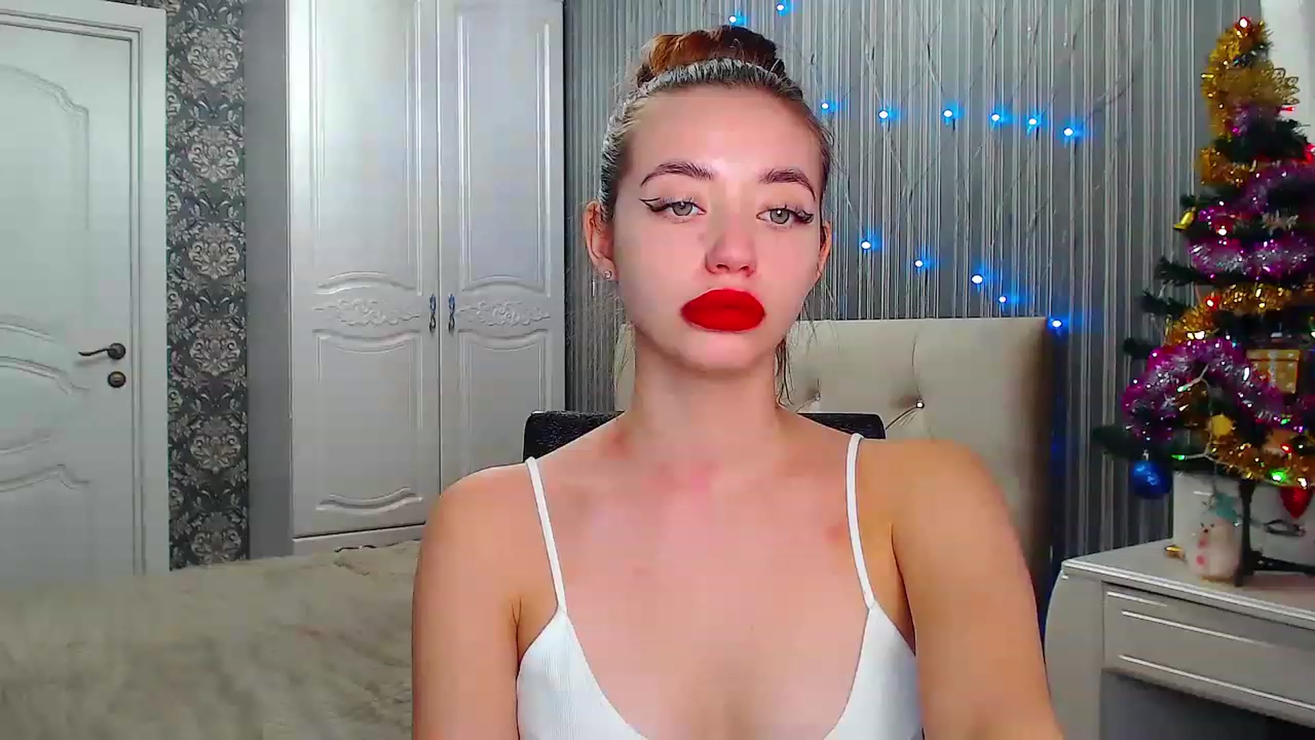 Gallery image thumbnail from EmeraldLilyyy's myfreecams stream on, 12/22/2022, 09:17 image 3 of 20