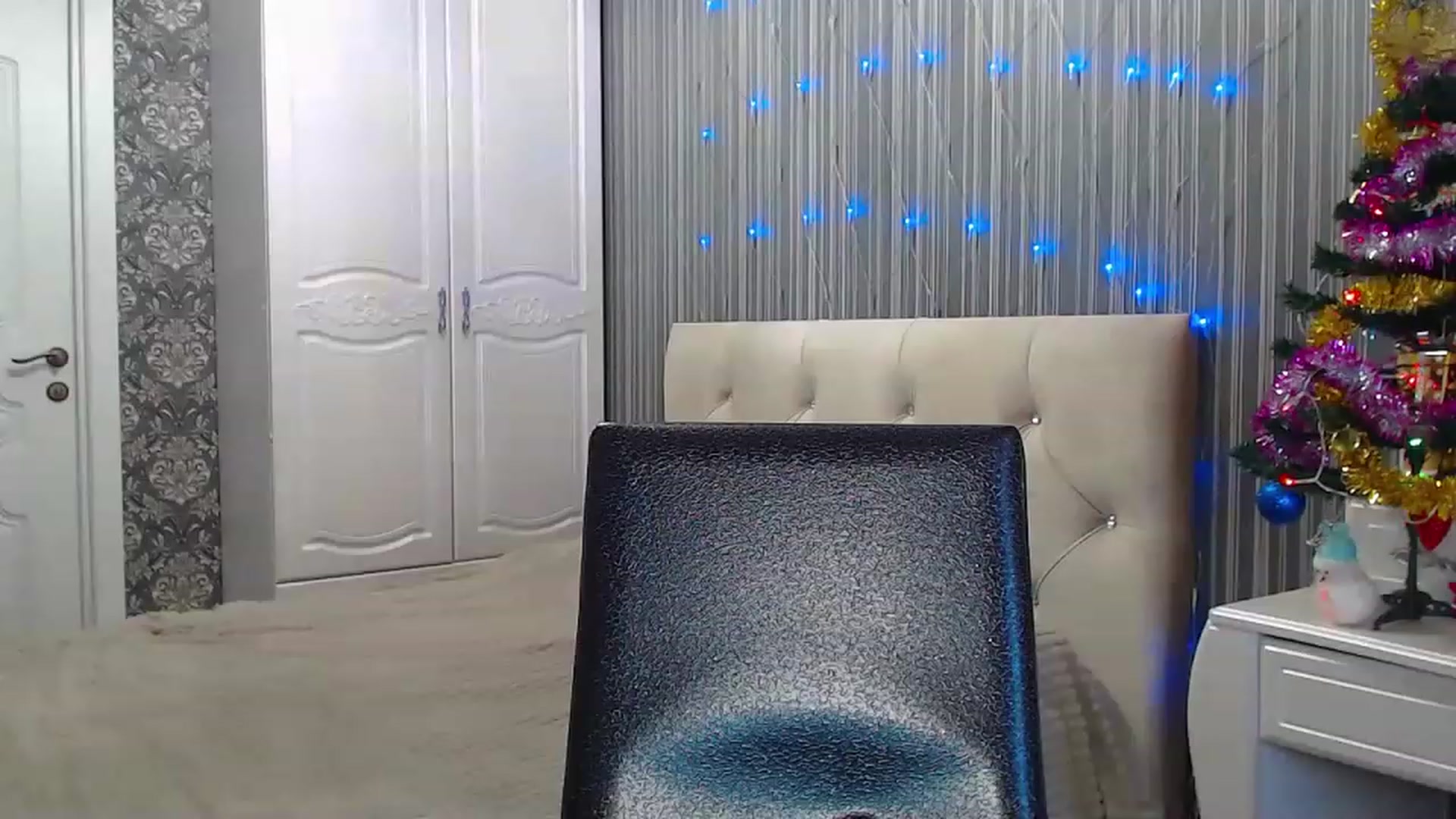 Gallery image thumbnail from EmeraldLilyyy's myfreecams stream on, 12/26/2022, 10:06 image 7 of 20