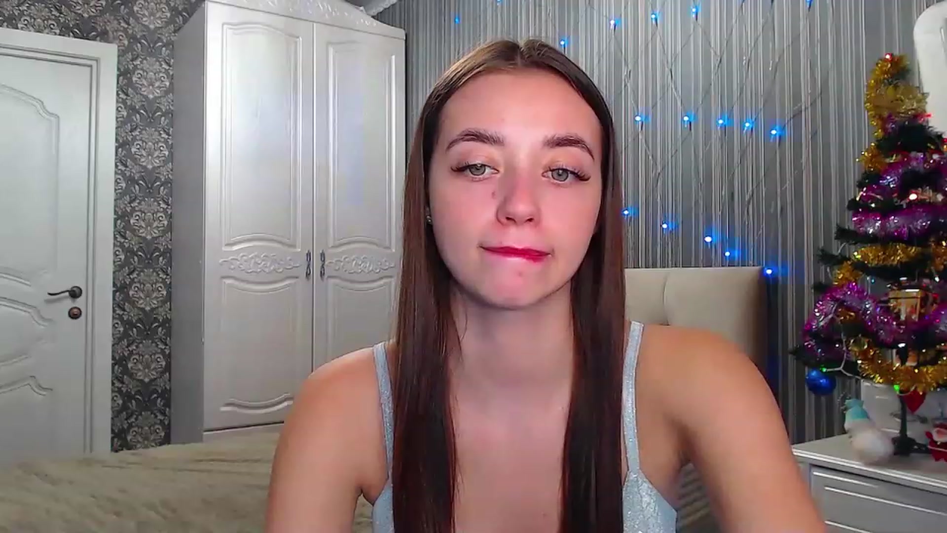 Gallery image thumbnail from EmeraldLilyyy's myfreecams stream on, 12/27/2022, 12:08 image 4 of 20