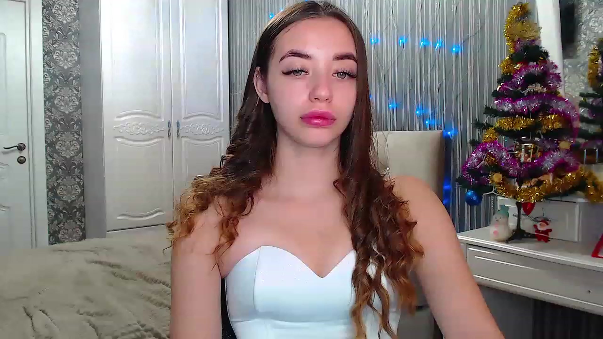Gallery image thumbnail from EmeraldLilyyy's myfreecams stream on, 12/31/2022, 08:49 image 11 of 20