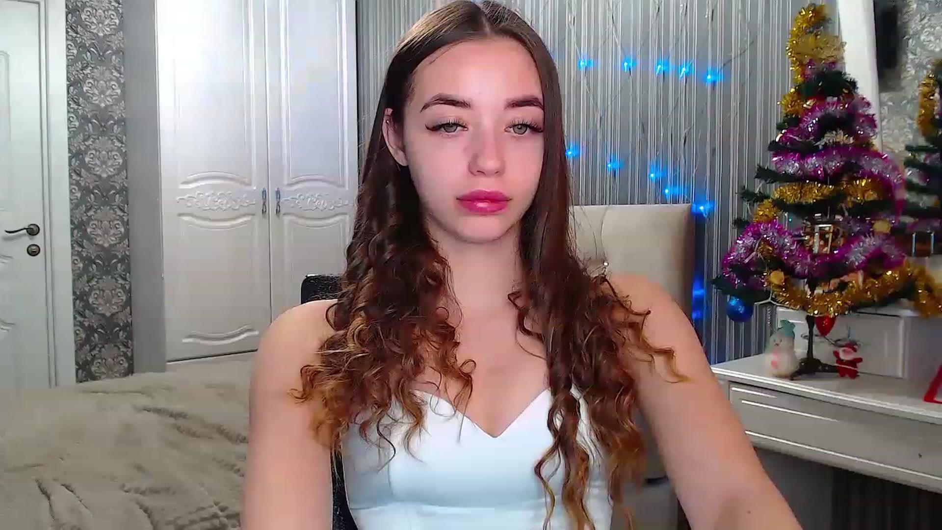 Gallery image thumbnail from EmeraldLilyyy's myfreecams stream on, 12/31/2022, 08:49 image 4 of 20