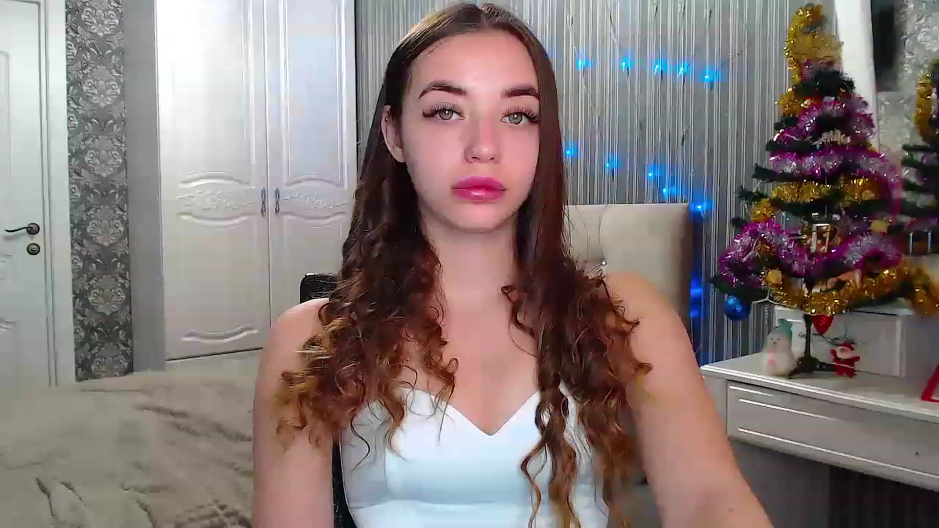 Gallery image thumbnail from EmeraldLilyyy's myfreecams stream on, 12/31/2022, 08:49 image 5 of 20