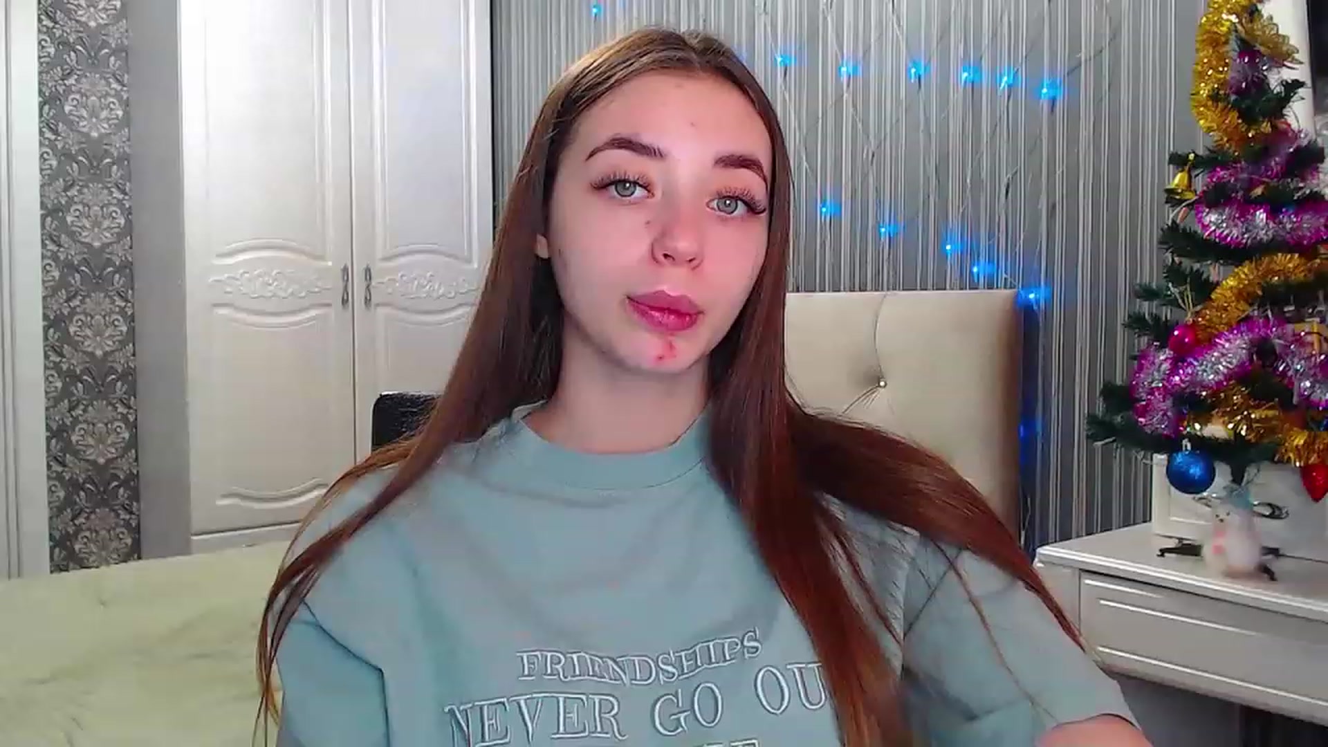 Gallery image thumbnail from EmeraldLilyyy's myfreecams stream on, 01/10/2023, 09:34 image 4 of 20