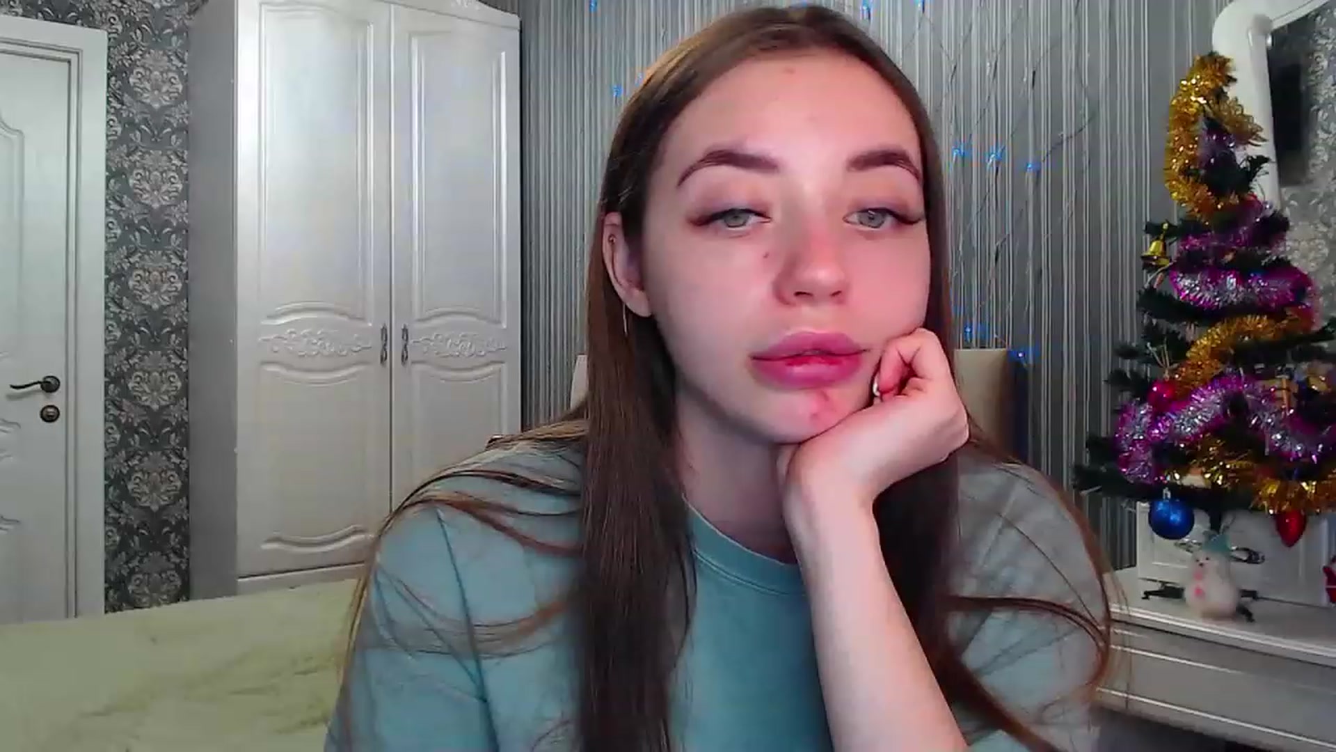 Gallery image thumbnail from EmeraldLilyyy's myfreecams stream on, 01/10/2023, 09:34 image 10 of 20