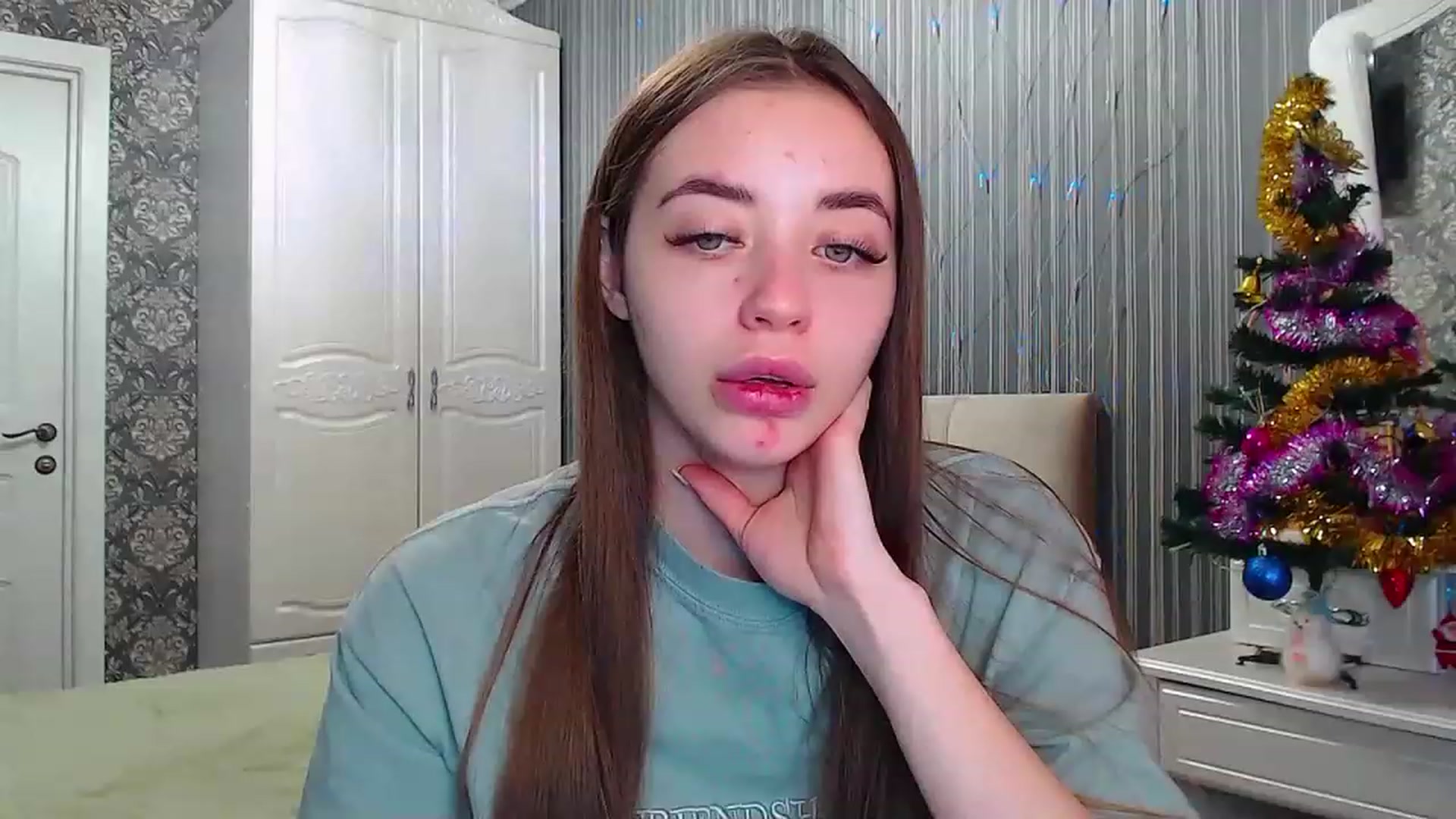 Gallery image thumbnail from EmeraldLilyyy's myfreecams stream on, 01/10/2023, 09:34 image 11 of 20